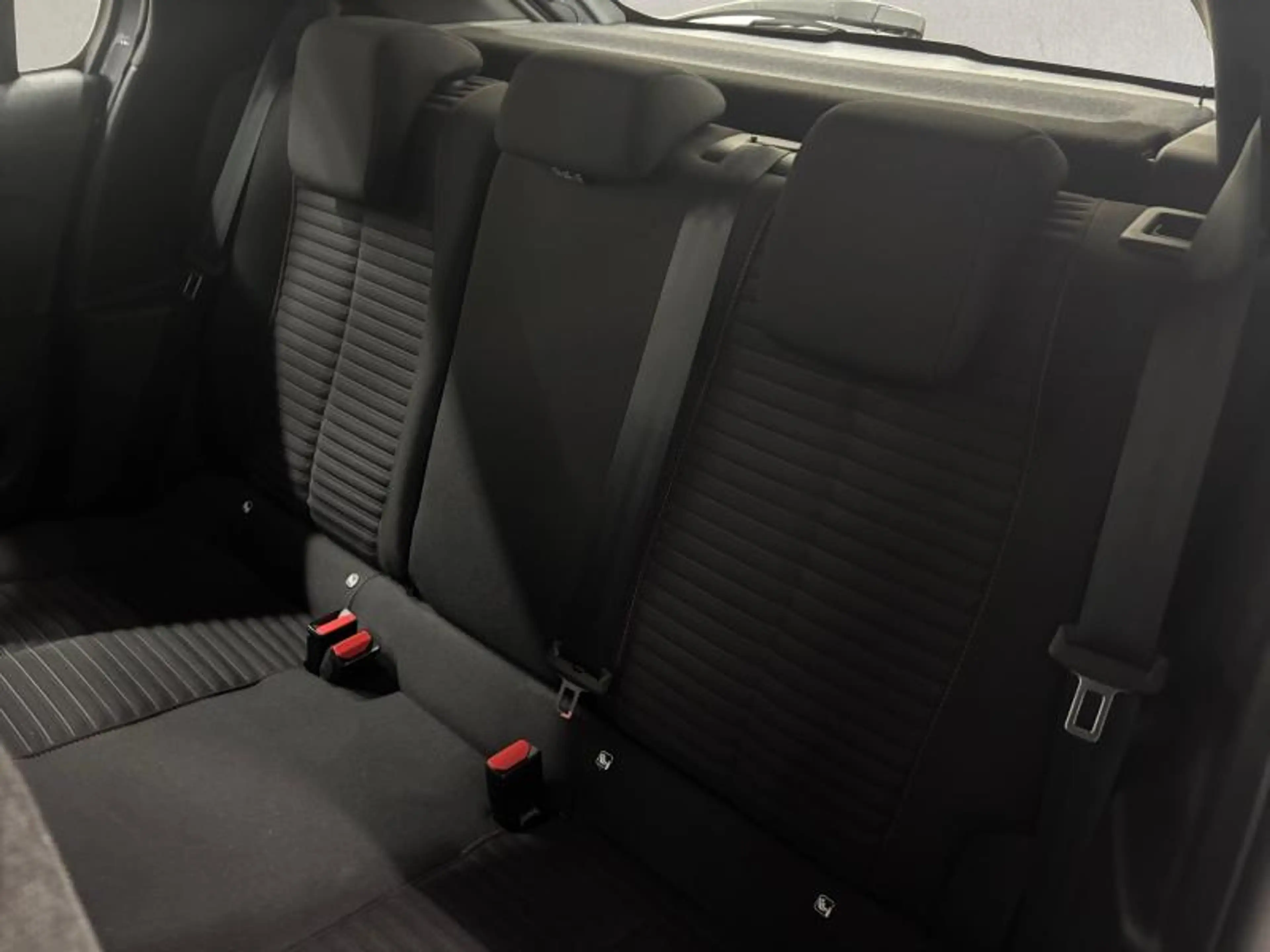 Peugeot 208 II & e- Active Pack — photo 13