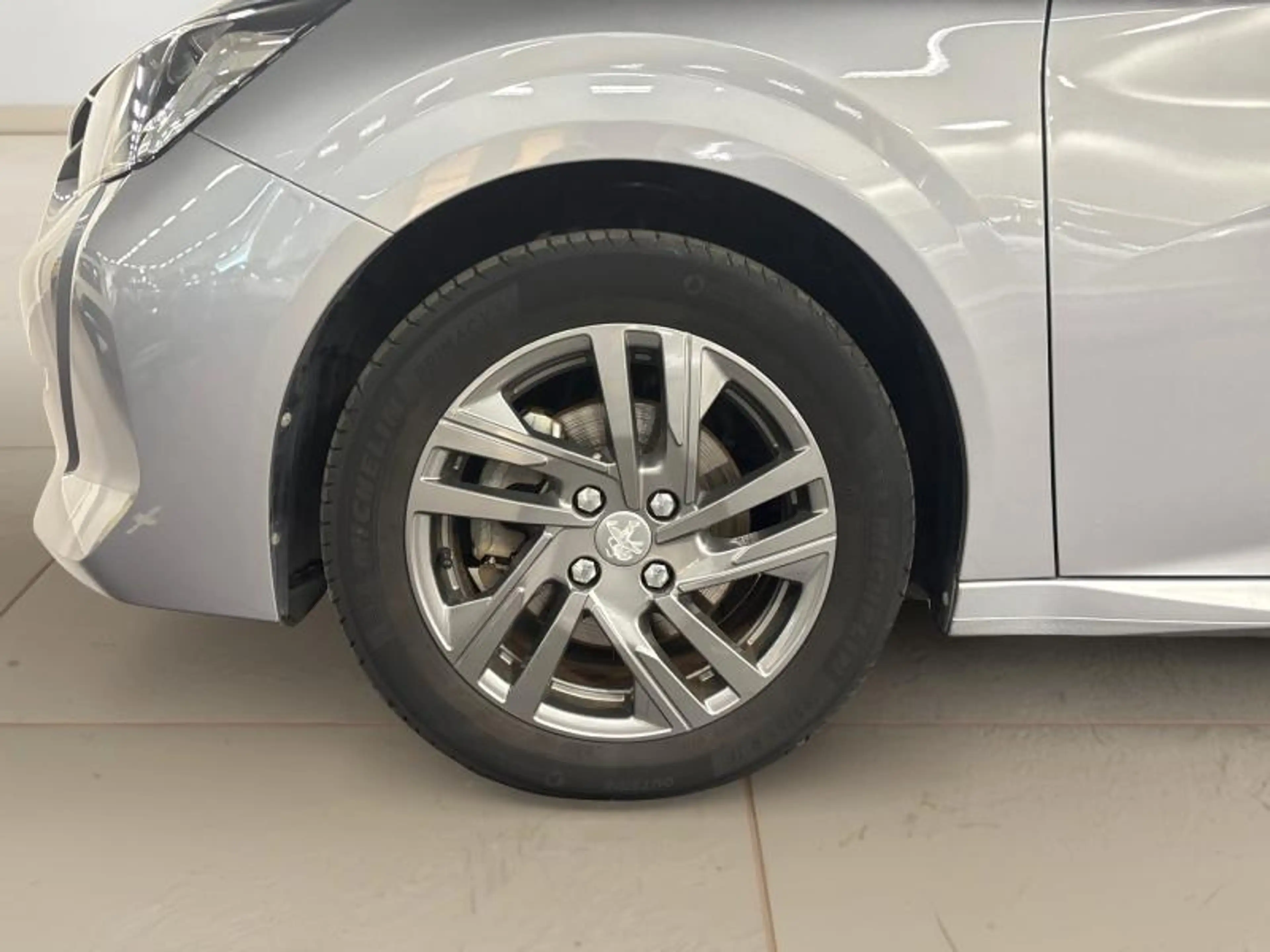 Peugeot 208 II & e- Active Pack — photo 14