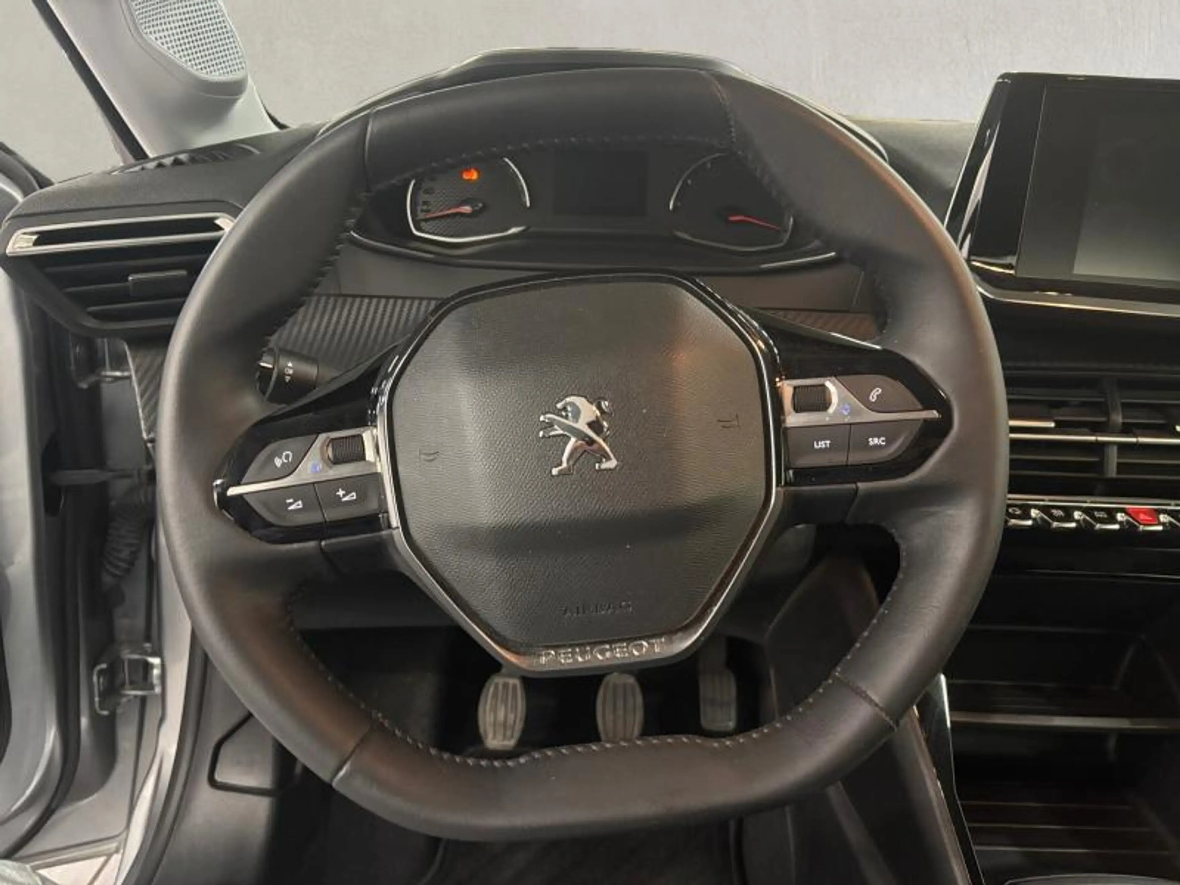 Peugeot 208 II & e- Active Pack — photo 12
