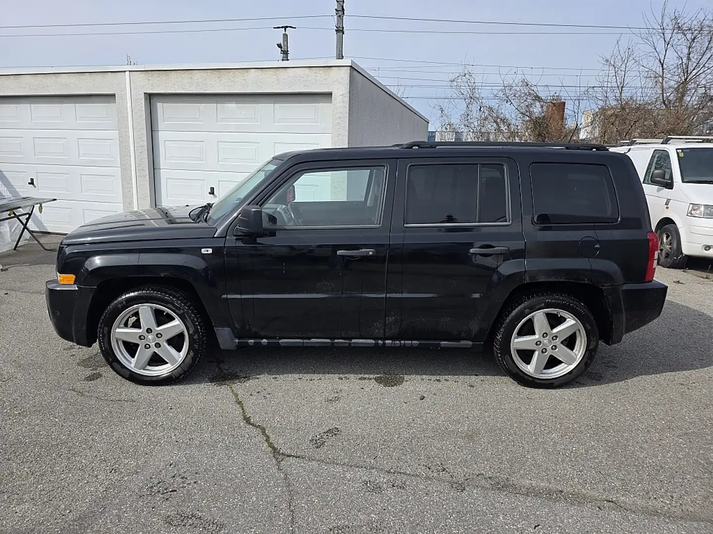 Jeep Patriot 2,0 CRD Sport Plus Czarny - 2