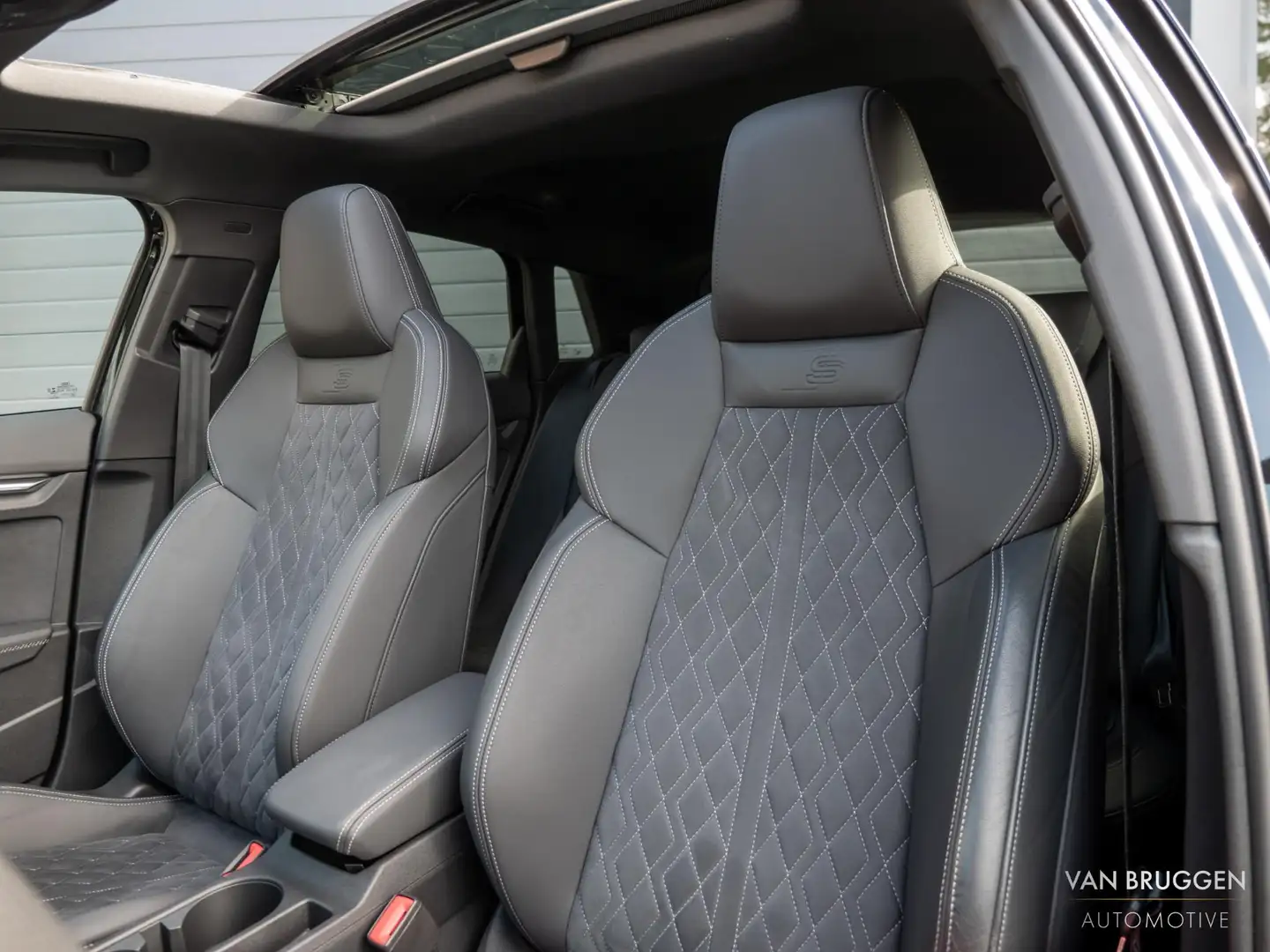 Audi A3 Sportback 45 TFSI e S-Line Pano RS-Stoelen B&O ACC Noir - 2