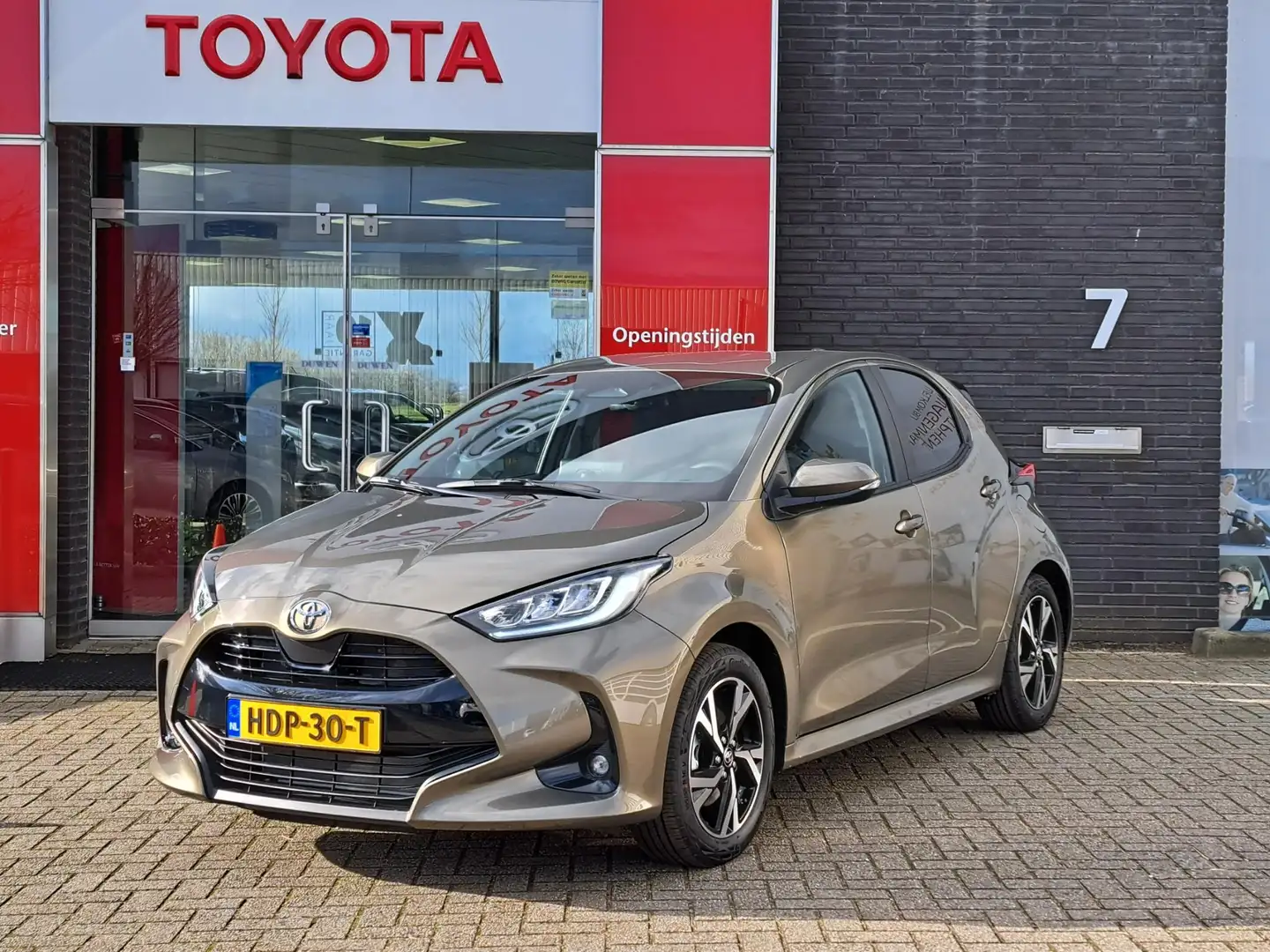 Toyota Yaris 1.5 Hybrid 115 First Edition APPLE/ANDROID LM-VELG Groen - 1