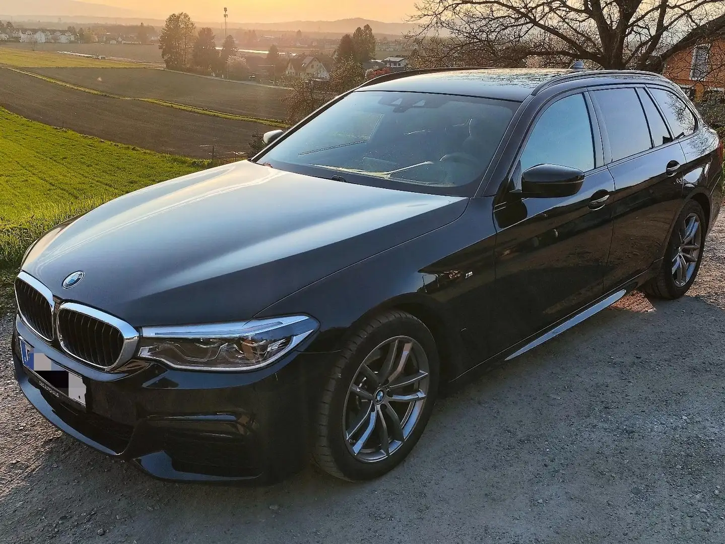 BMW 520 520d Touring Aut. Schwarz - 1