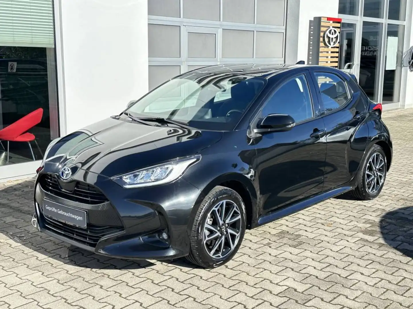 Toyota Yaris 5-Türer 1.5 Hybrid - Team D - Comf. Paket Schwarz - 2