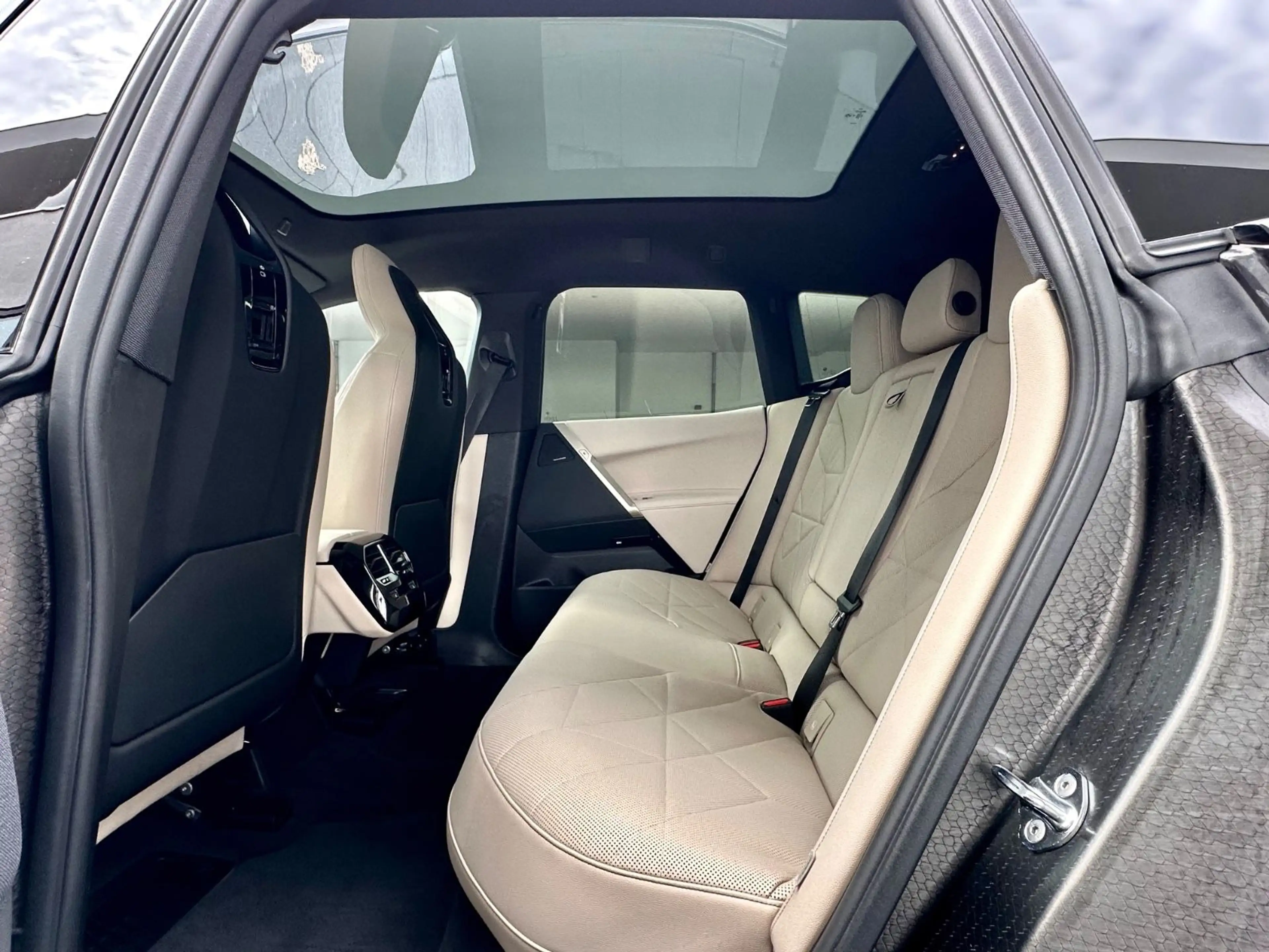 BMW iX xDrive40 Sport | Panorama | Harman/Kardon — photo 15
