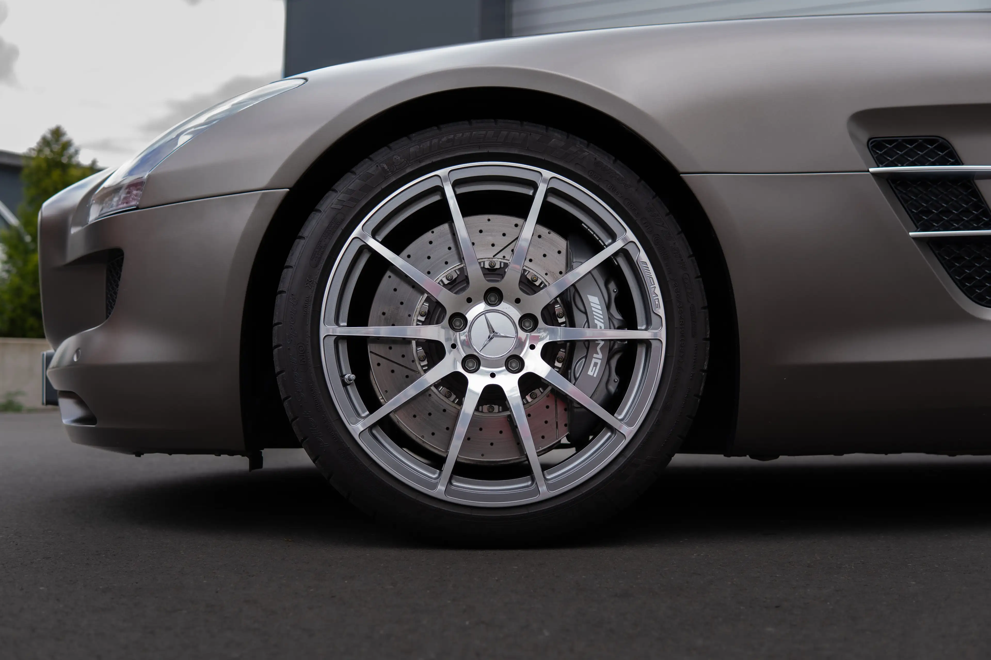 Mercedes-Benz SLS AMG Roadster — photo 12