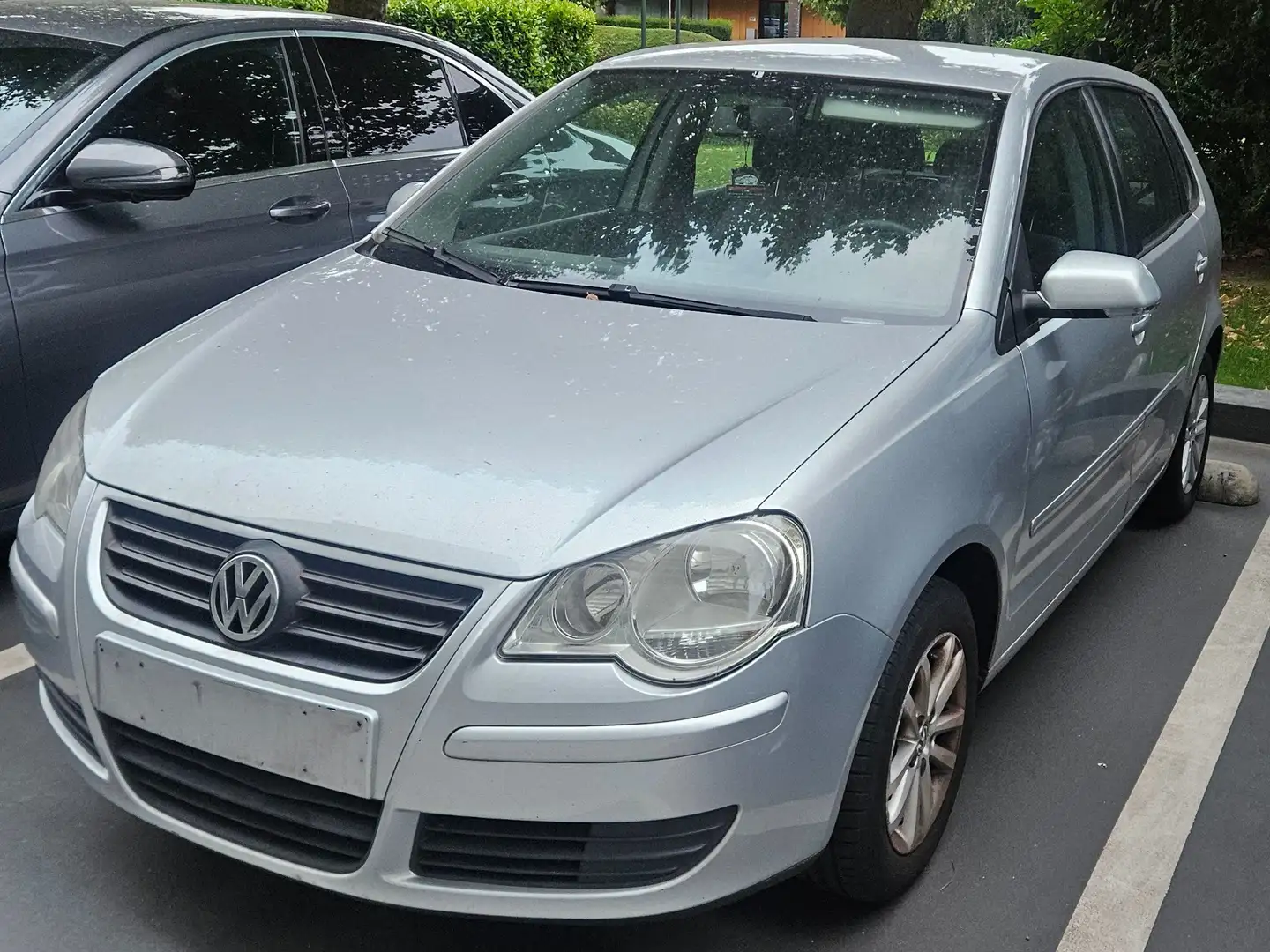 Volkswagen Polo Polo 1.4i Highline Gris - 1
