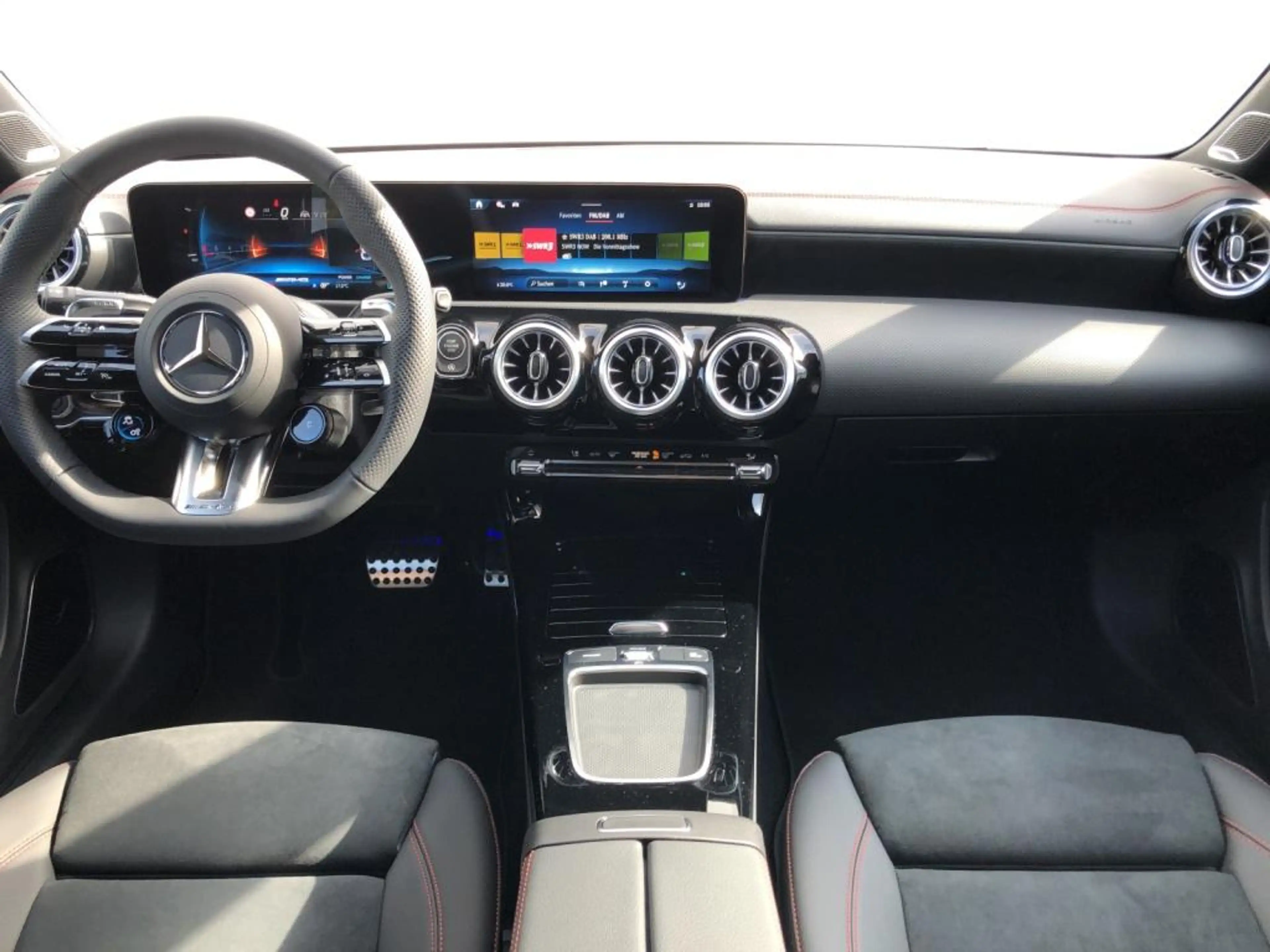 Mercedes-Benz CLA 35 AMG AMG CLA 35 4M Coupe +19Z+Night+Panorama — photo 6