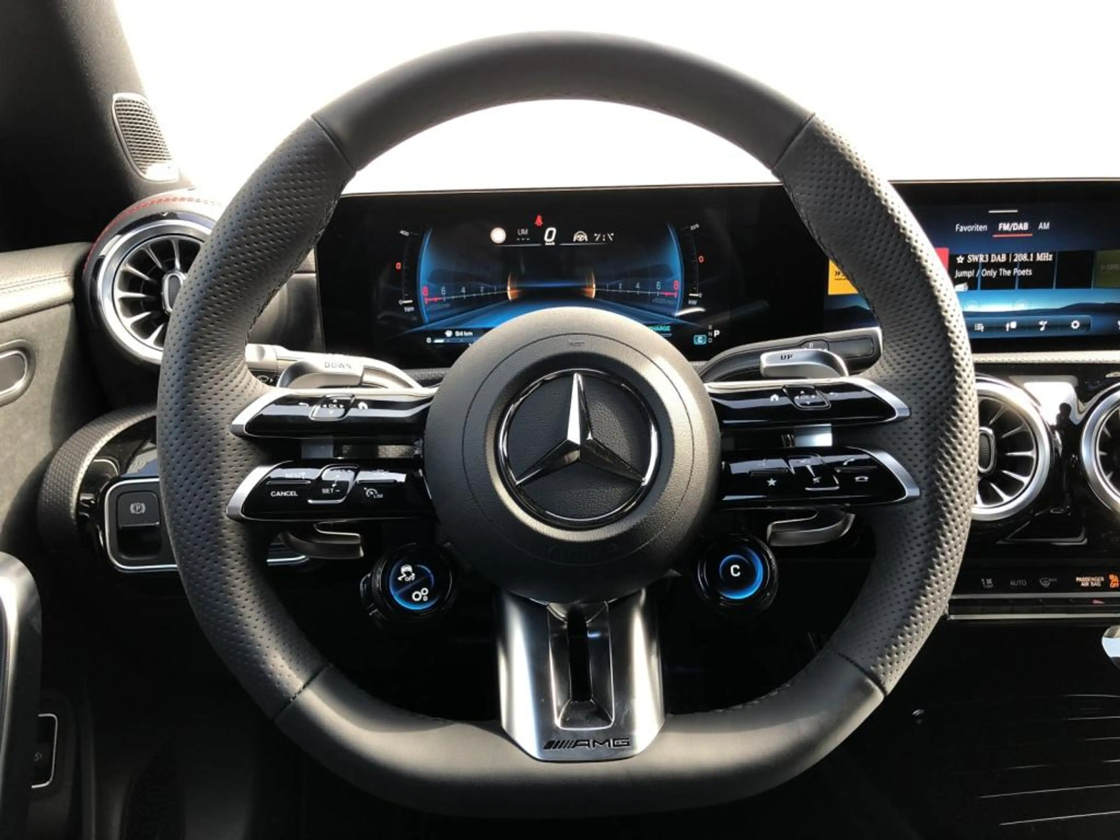 Mercedes-Benz CLA 35 AMG AMG CLA 35 4M Coupe +19Z+Night+Panorama — photo 12
