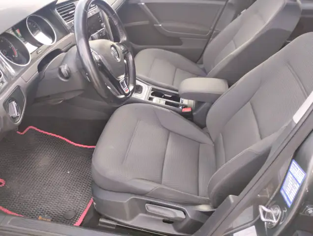Volkswagen Golf view 6