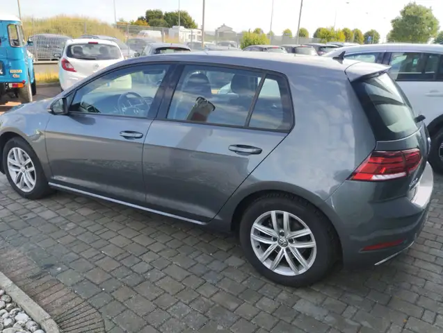 Volkswagen Golf view 4