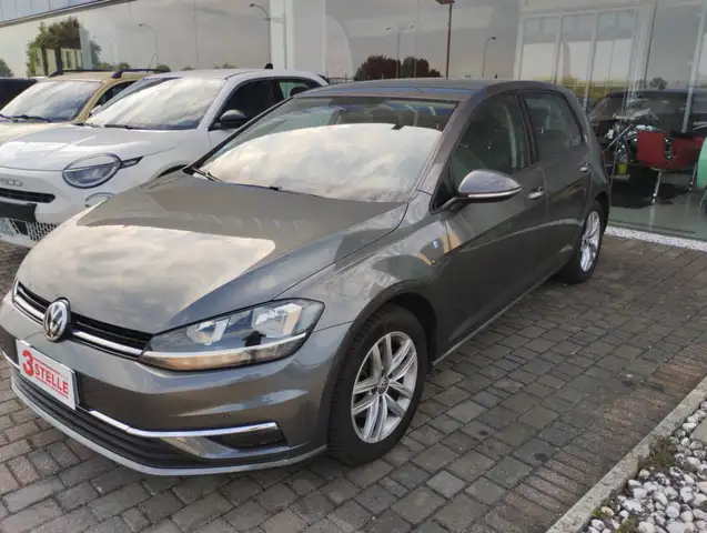 Volkswagen Golf view 3