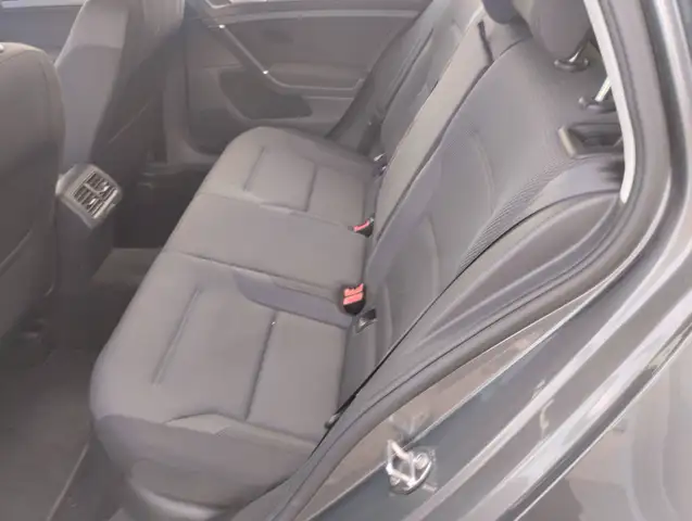 Volkswagen Golf view 8