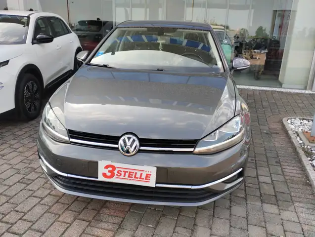 Volkswagen Golf view 2