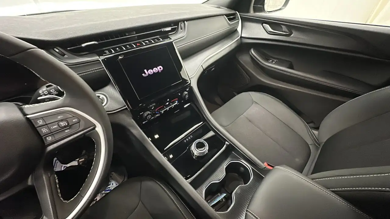 Jeep Grand Cherokee снимка Jeep Grand Cherokee