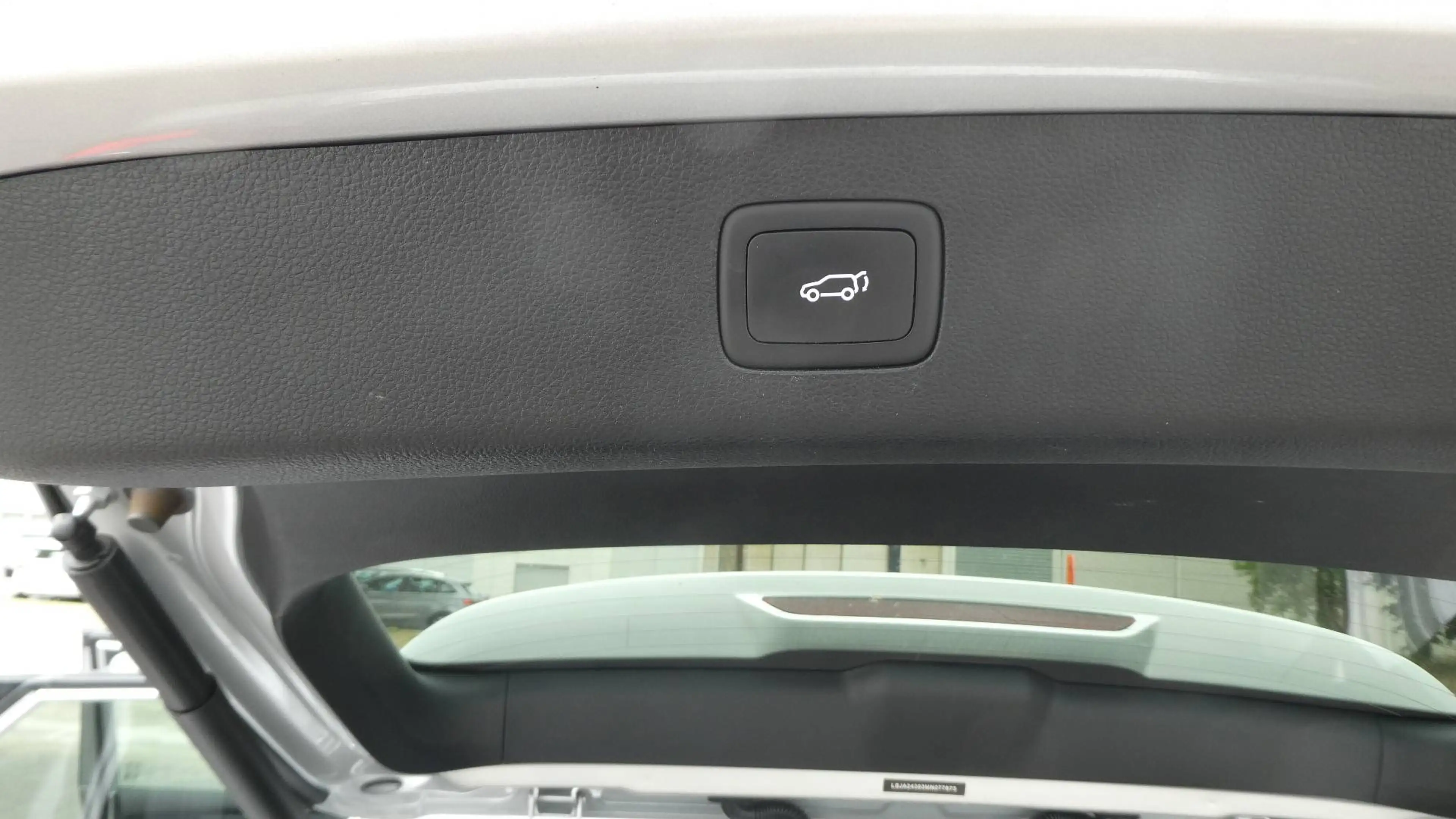 MG EHS EHS PHEV 1.5 Turbo Luxury — photo 9