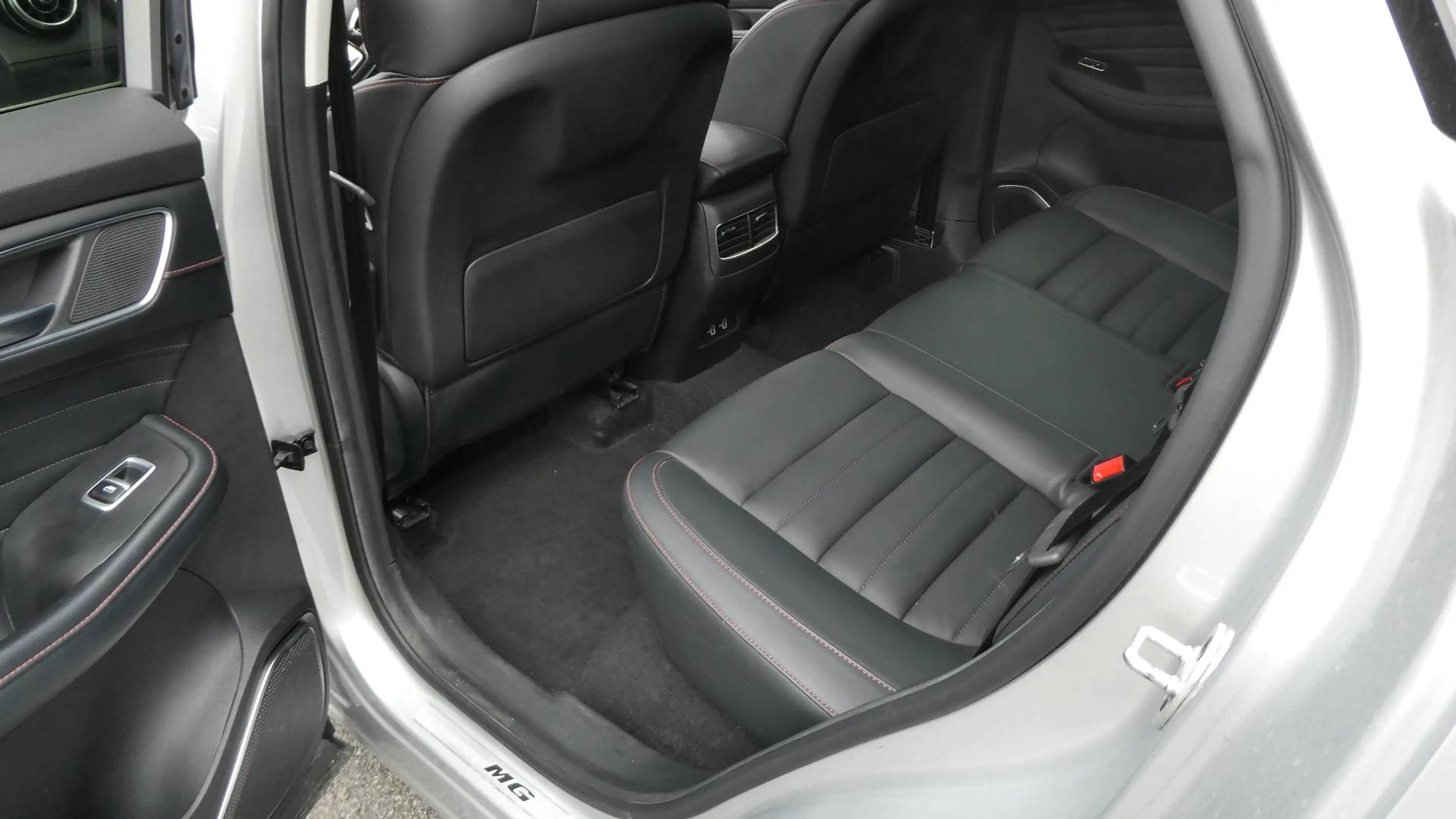 MG EHS EHS PHEV 1.5 Turbo Luxury — photo 7