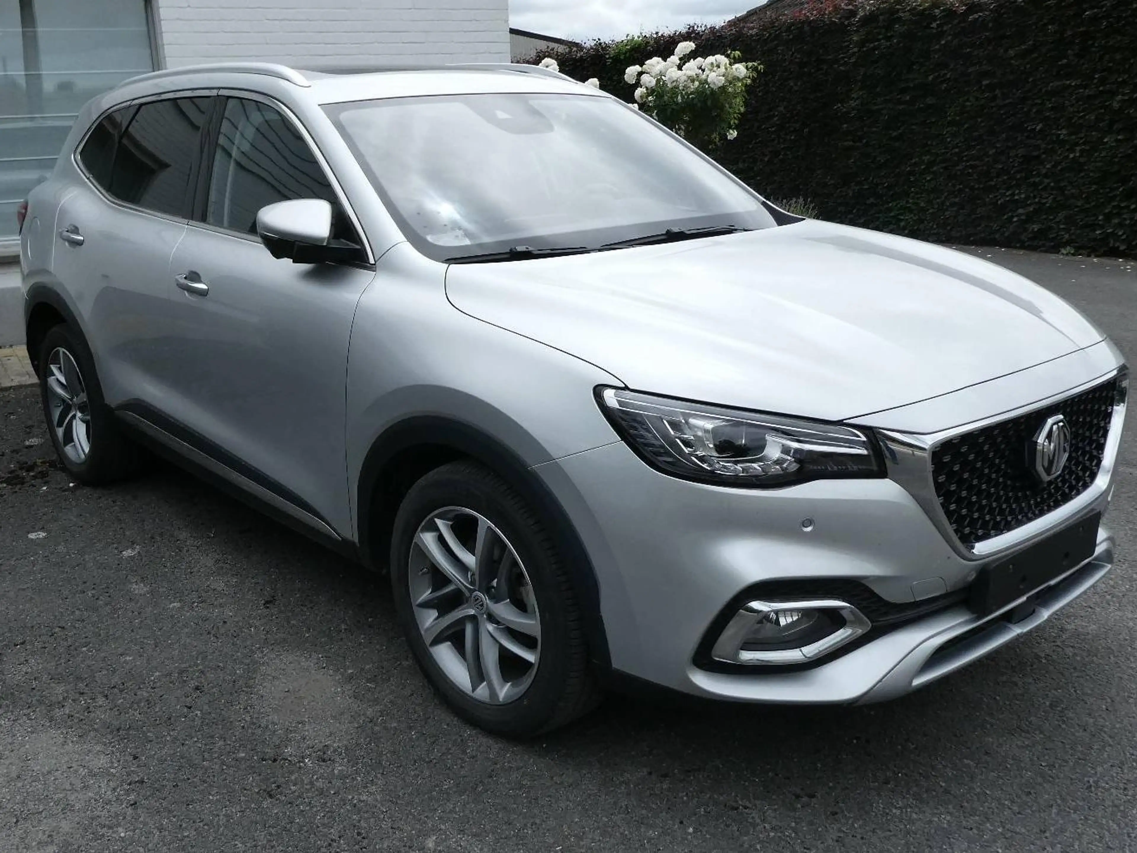 MG EHS EHS PHEV 1.5 Turbo Luxury — photo 2