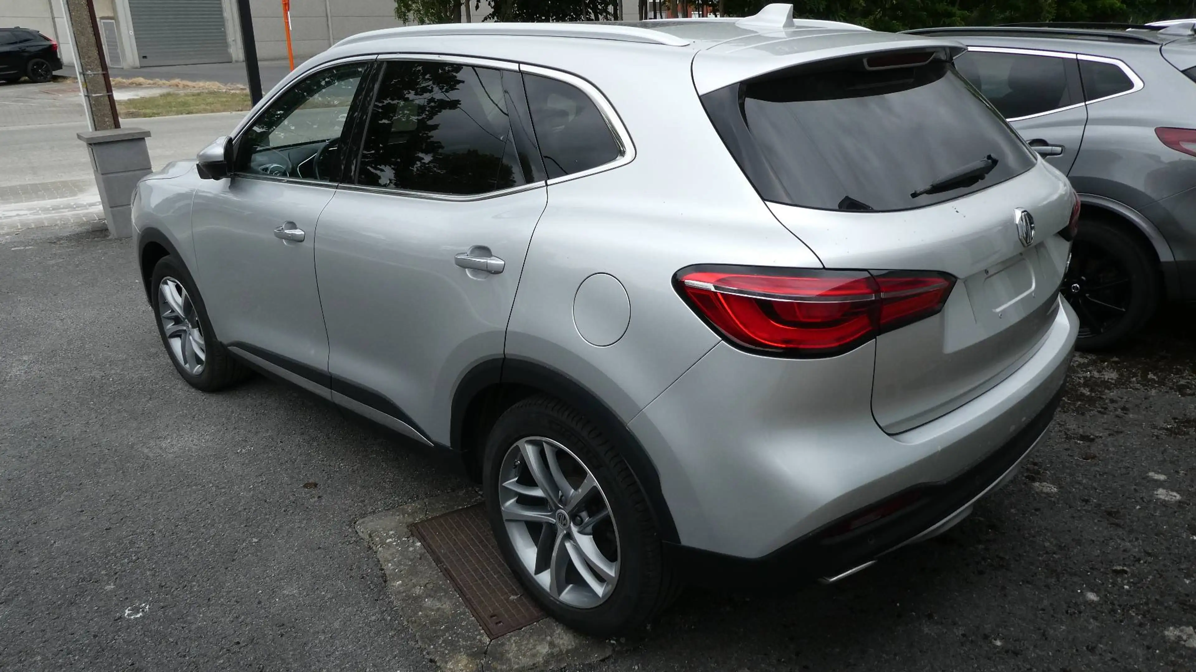 MG EHS EHS PHEV 1.5 Turbo Luxury — photo 4