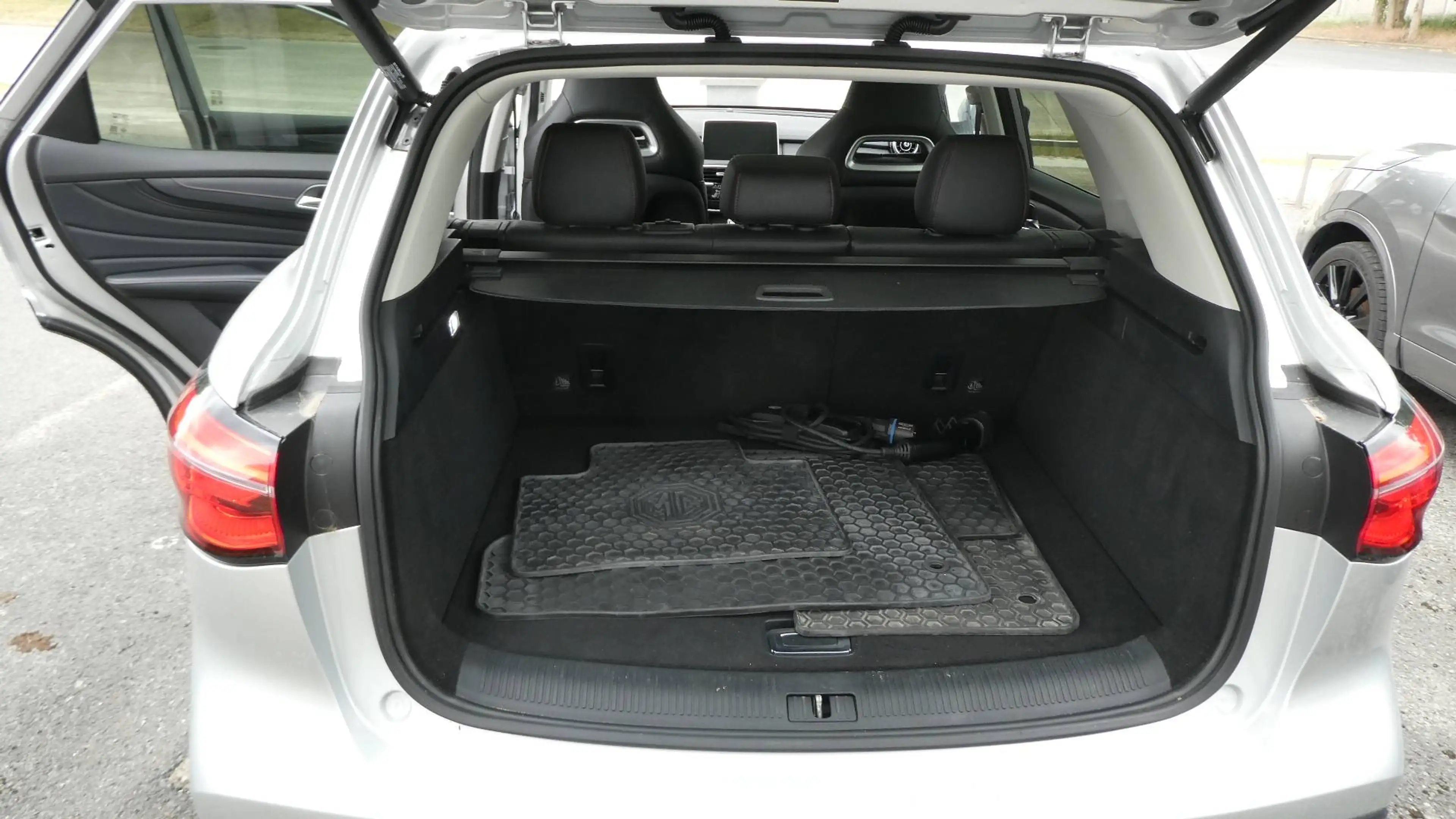 MG EHS EHS PHEV 1.5 Turbo Luxury — photo 8