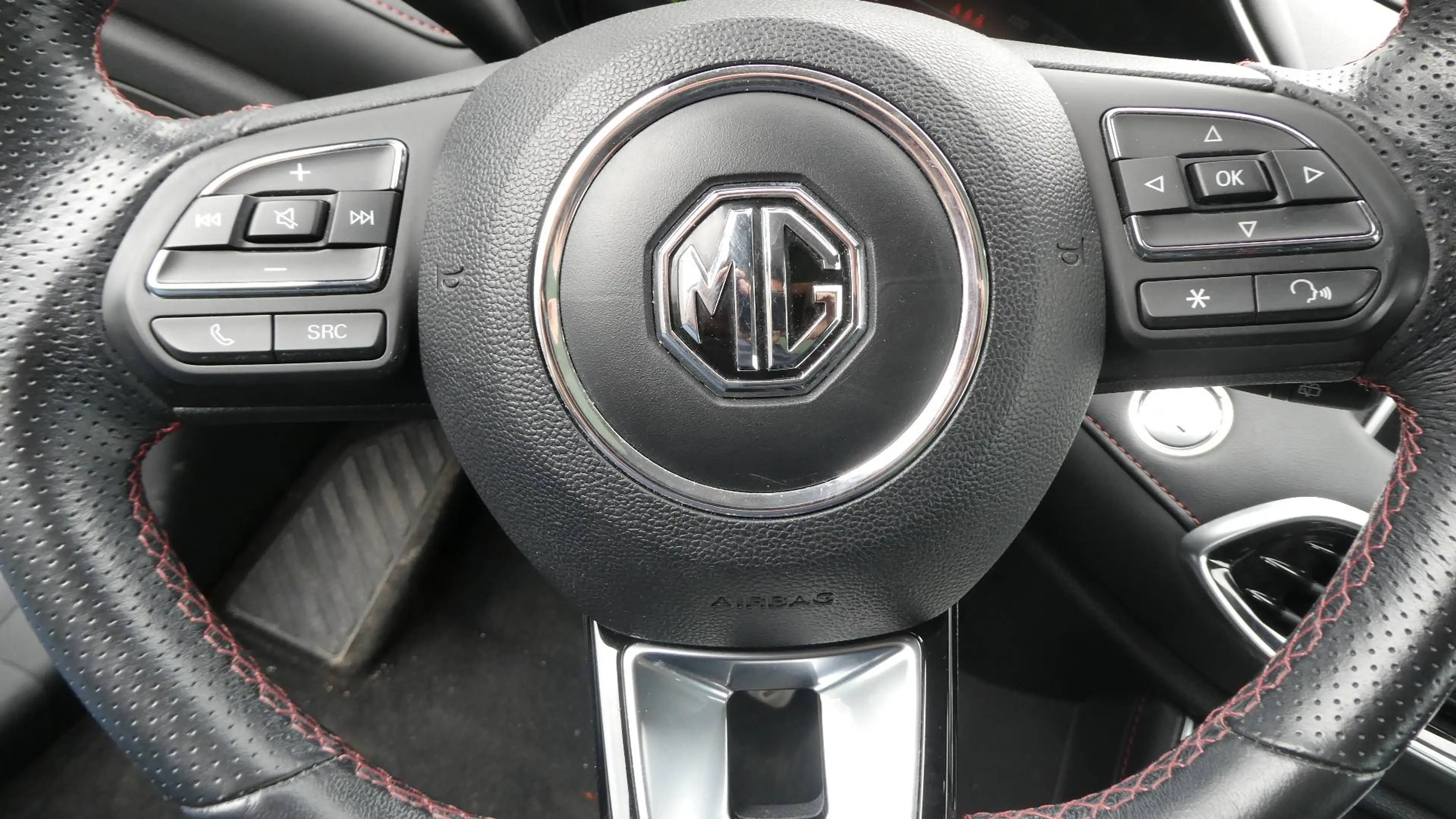 MG EHS EHS PHEV 1.5 Turbo Luxury — photo 13