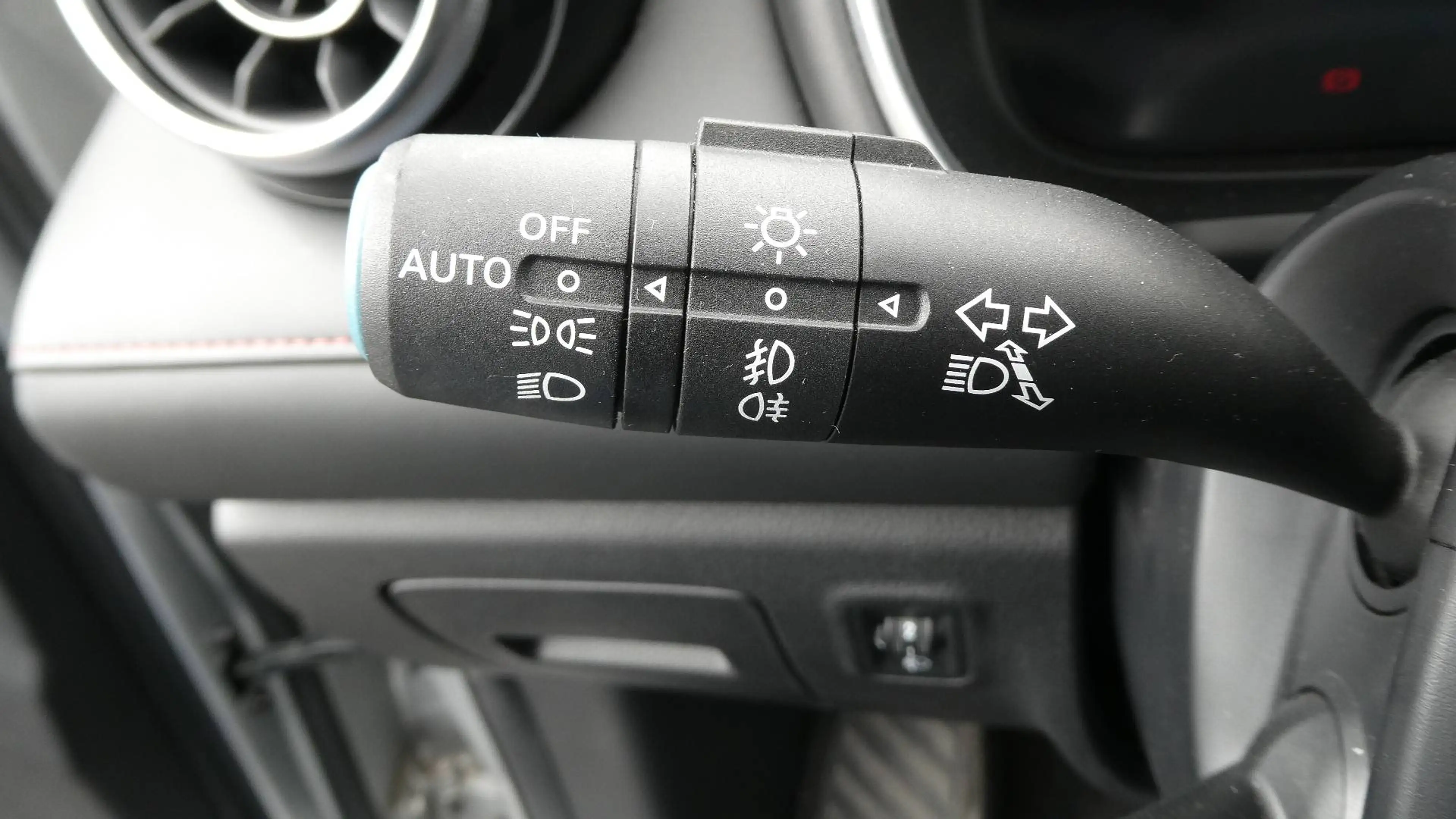 MG EHS EHS PHEV 1.5 Turbo Luxury — photo 15
