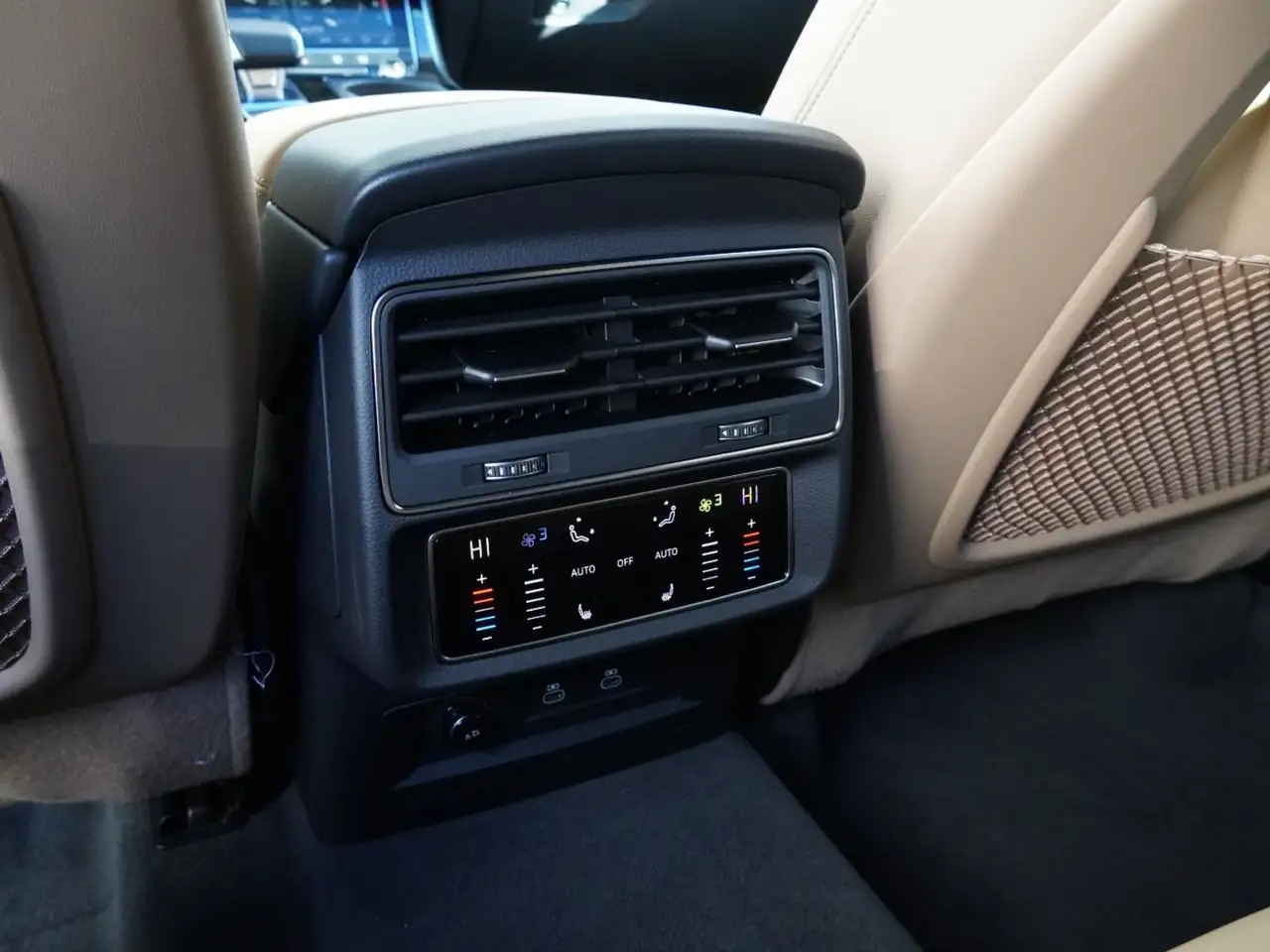 Audi Q7 снимка Audi Q7