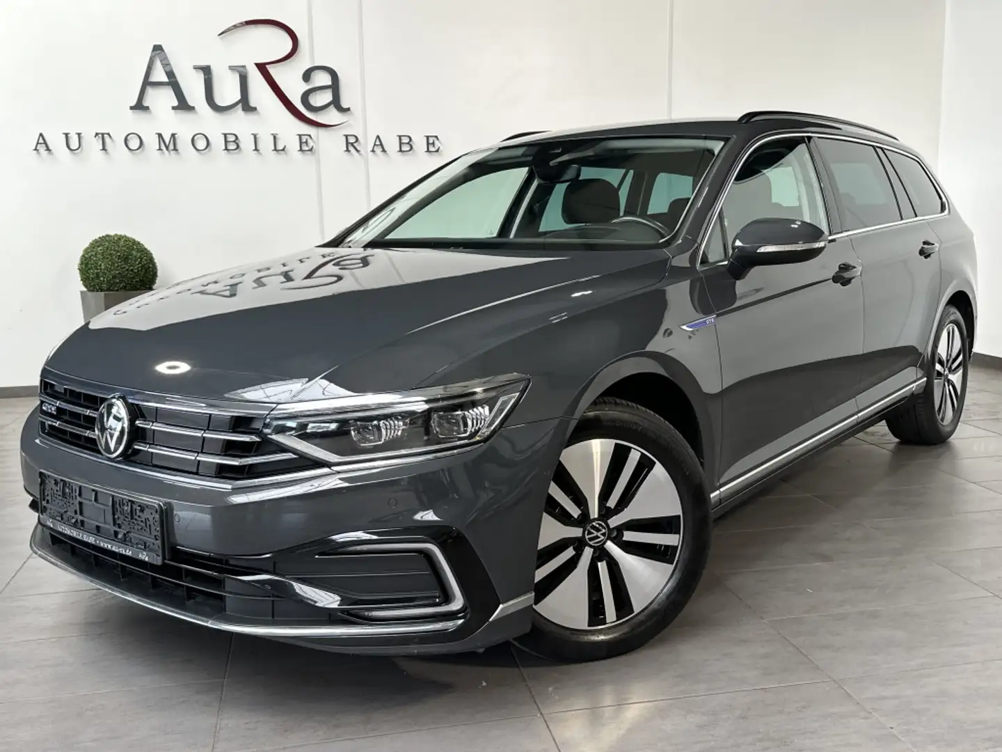 Volkswagen Passat Variant 1.4 TSI DSG R-Line NAV+LED+AHK+PP Grau - 2