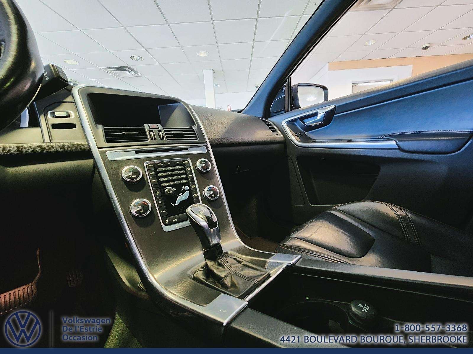 2015 Volvo XC60 AWD / 3.0 V6 /T6 PLATINUM / TOIT / CUIR /BLUETOOTH thumb 16