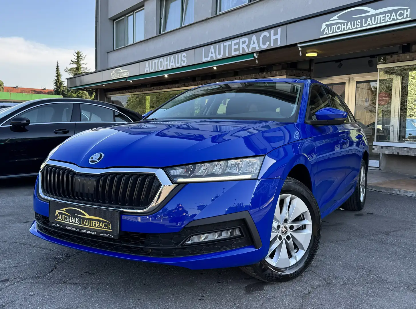 Skoda Octavia Combi Ambition 2.0 TDI DSG *1.BESITZ *AHK *VIRTUEL Blau - 1