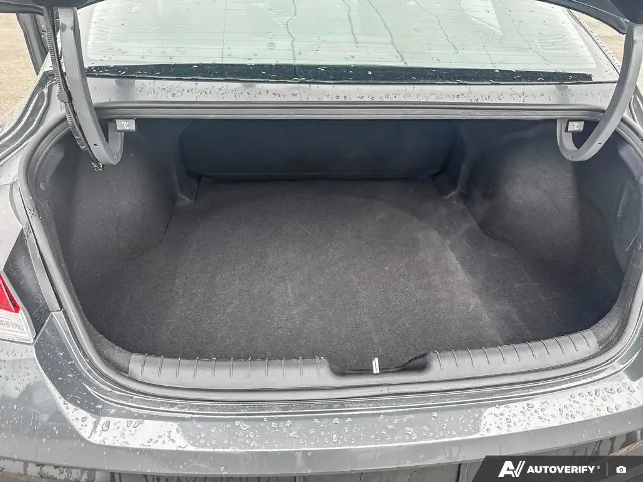 Hyundai ELANTRA снимка Hyundai ELANTRA