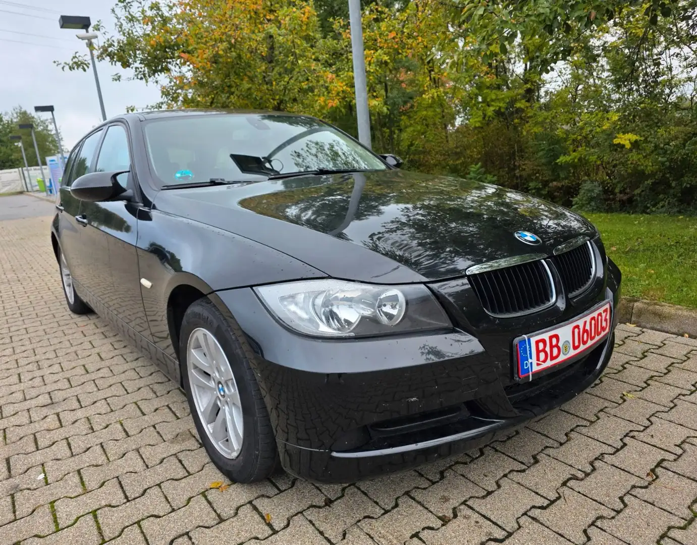 BMW 318 /GARANTIE/AUTOMATIK/TÜV 06.26/AHK/TEMP. Schwarz - 1