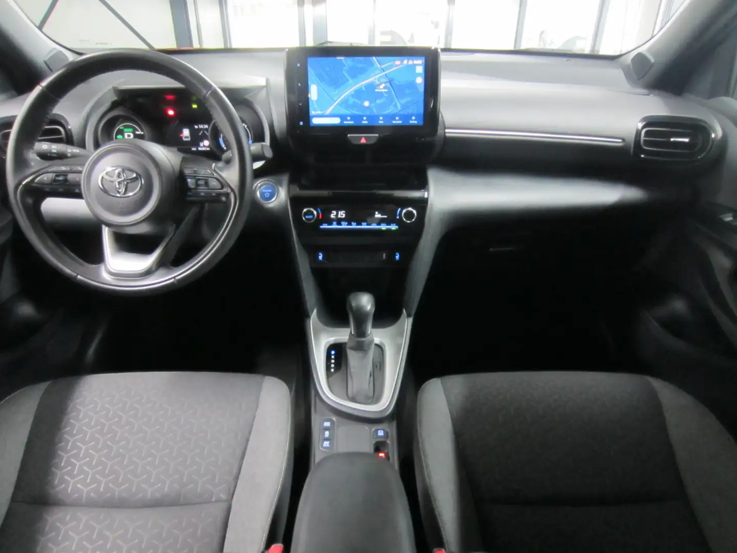 Toyota Yaris Cross 1.5 Hybrid Dynamic Navi PDC Camera Rood - 2