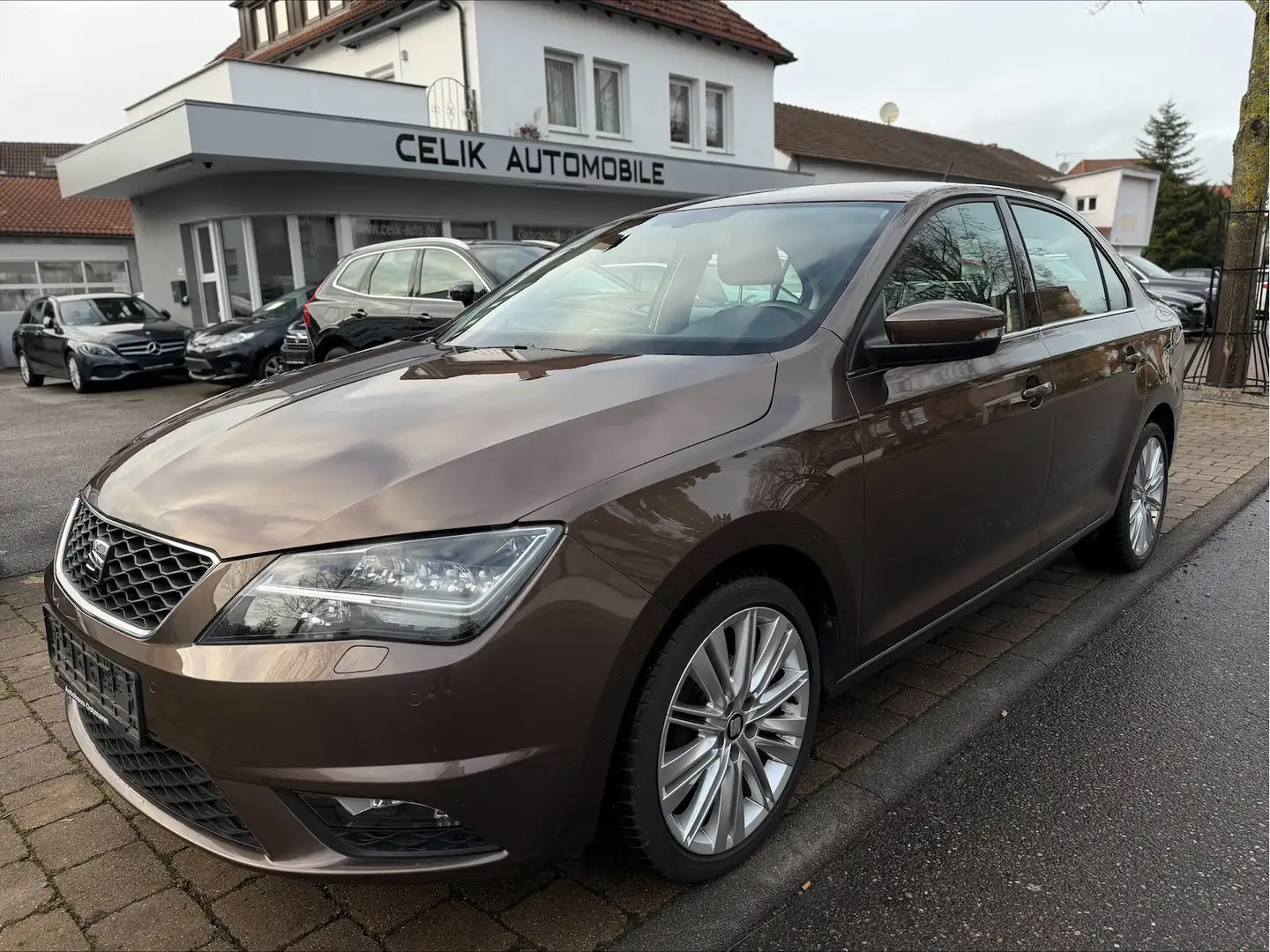 SEAT Toledo 1.0 TSI Xcellence LED Alcantara Braun - 1