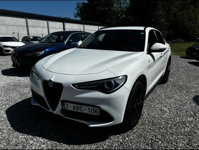 Alfa Romeo Stelvio ÉTAT SHOWROOM * PALETTES * HARMAN KARDON …