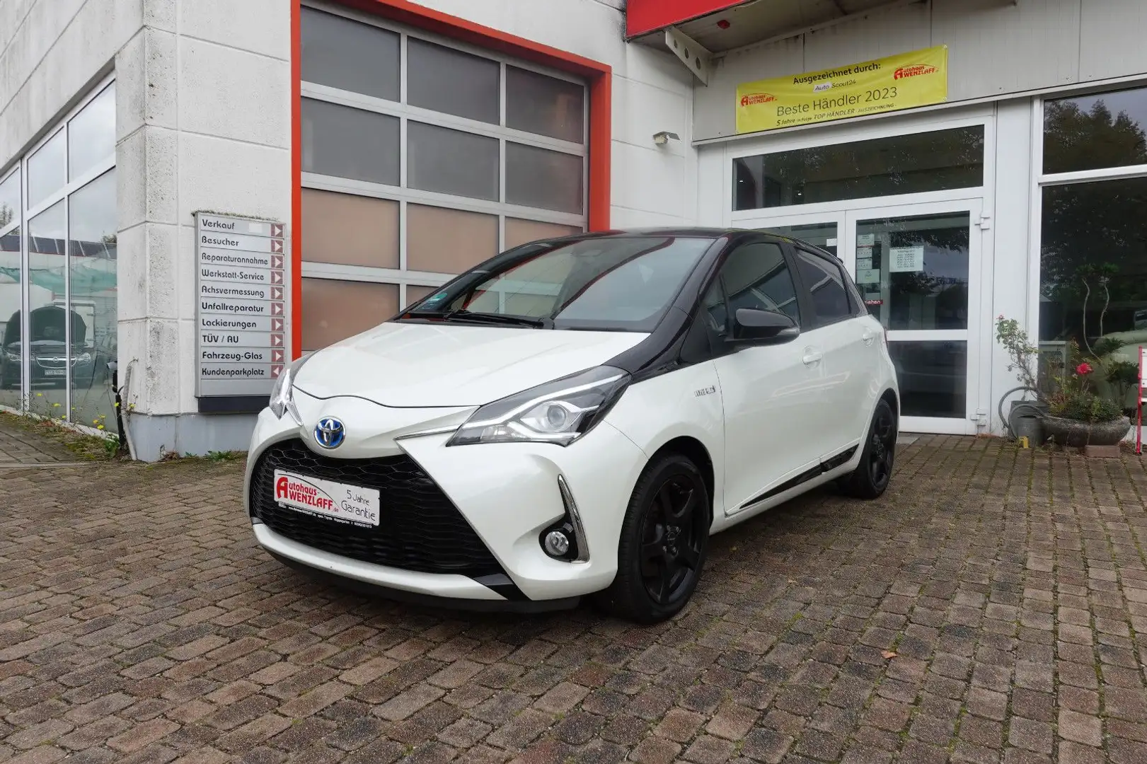 Toyota Yaris 1,5l Hybrid Style Selection 5 J Garantie Weiß - 1