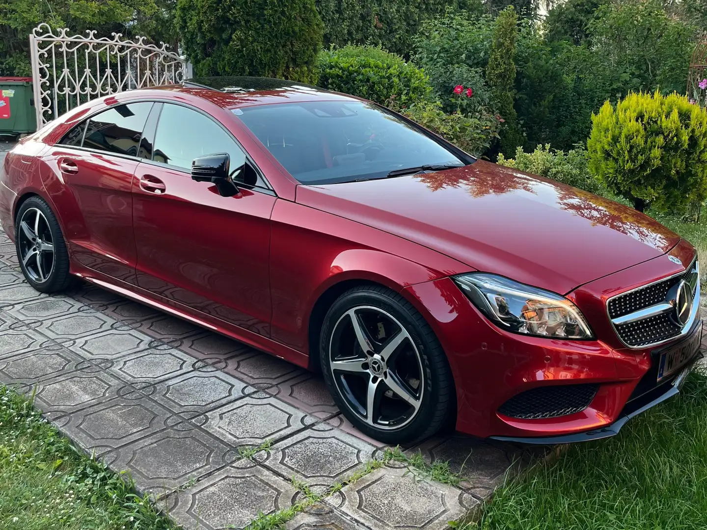 Mercedes-Benz CLS 220 mit AMG PLUS und Night Edition Roşu - 1