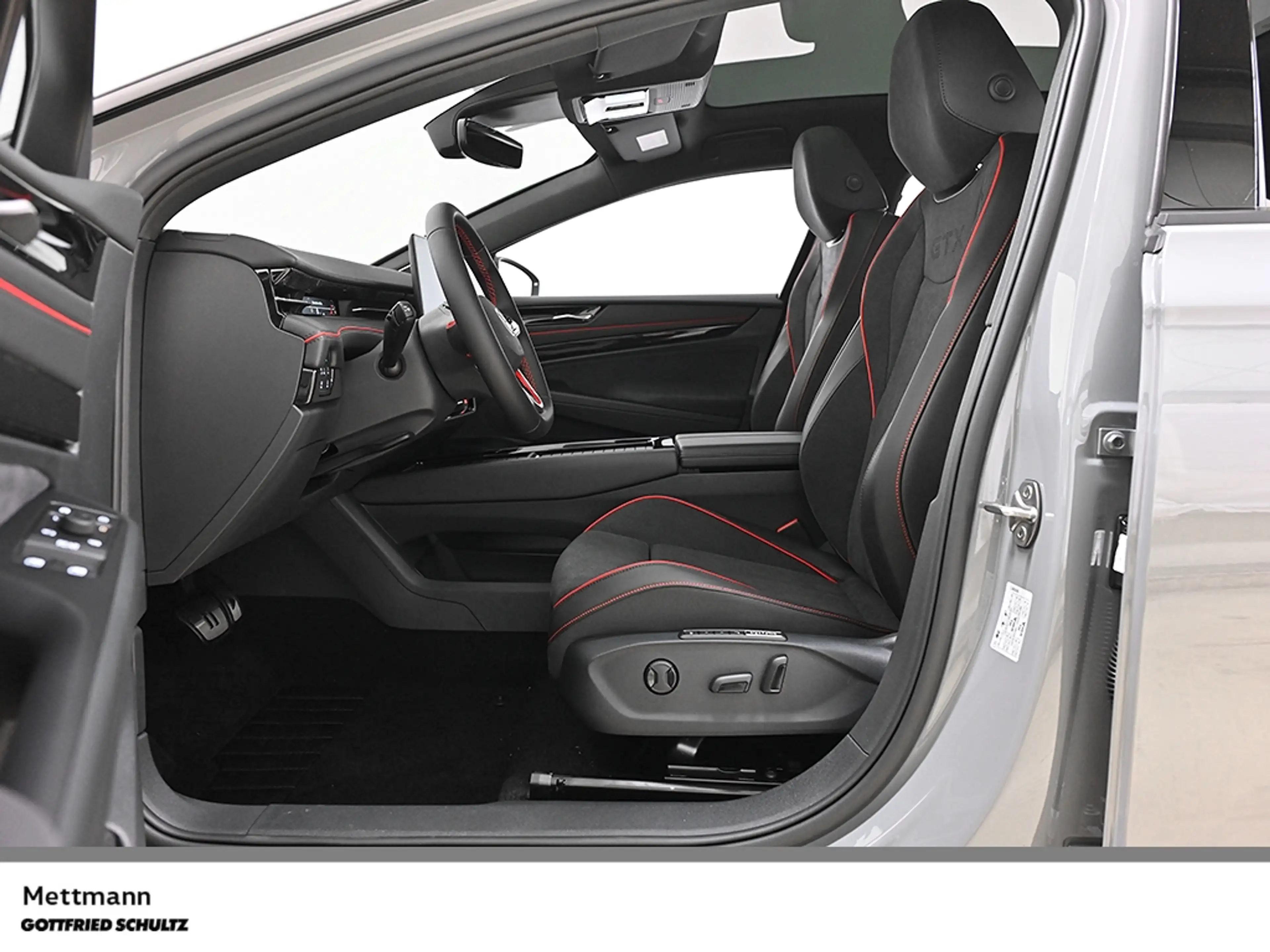 Volkswagen ID.7 GTX 4X4 SHZ NAV IQ RFK DCC AHK WP WKR PANO — photo 9