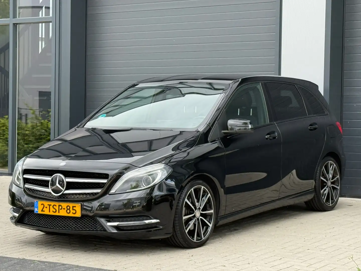 Mercedes-Benz B 180 Ambition / Automaat / Xenon / NAP Zwart - 2