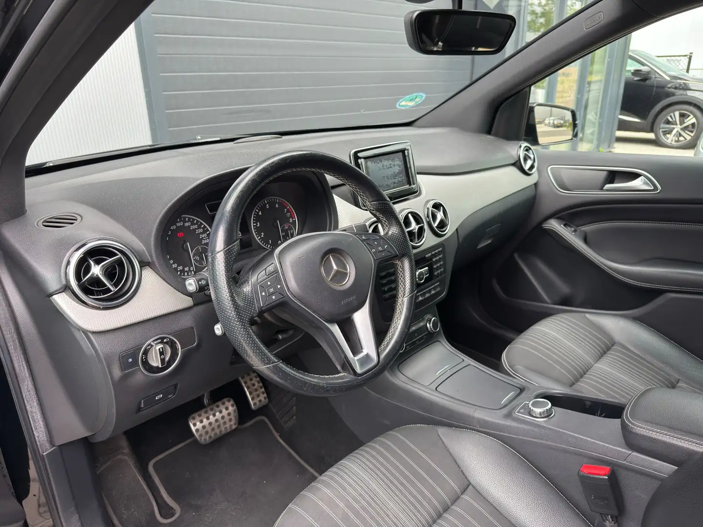 Mercedes-Benz B 180 Ambition / Automaat / Xenon / NAP Noir - 2