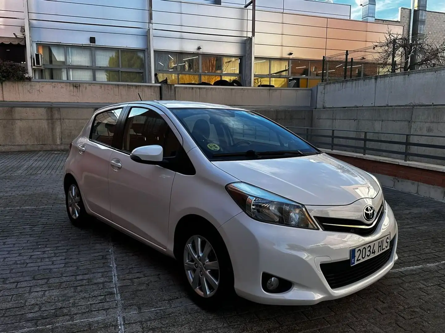 Toyota Yaris 1.4 D ACTIVE 5 PUERTAS Blanco - 2