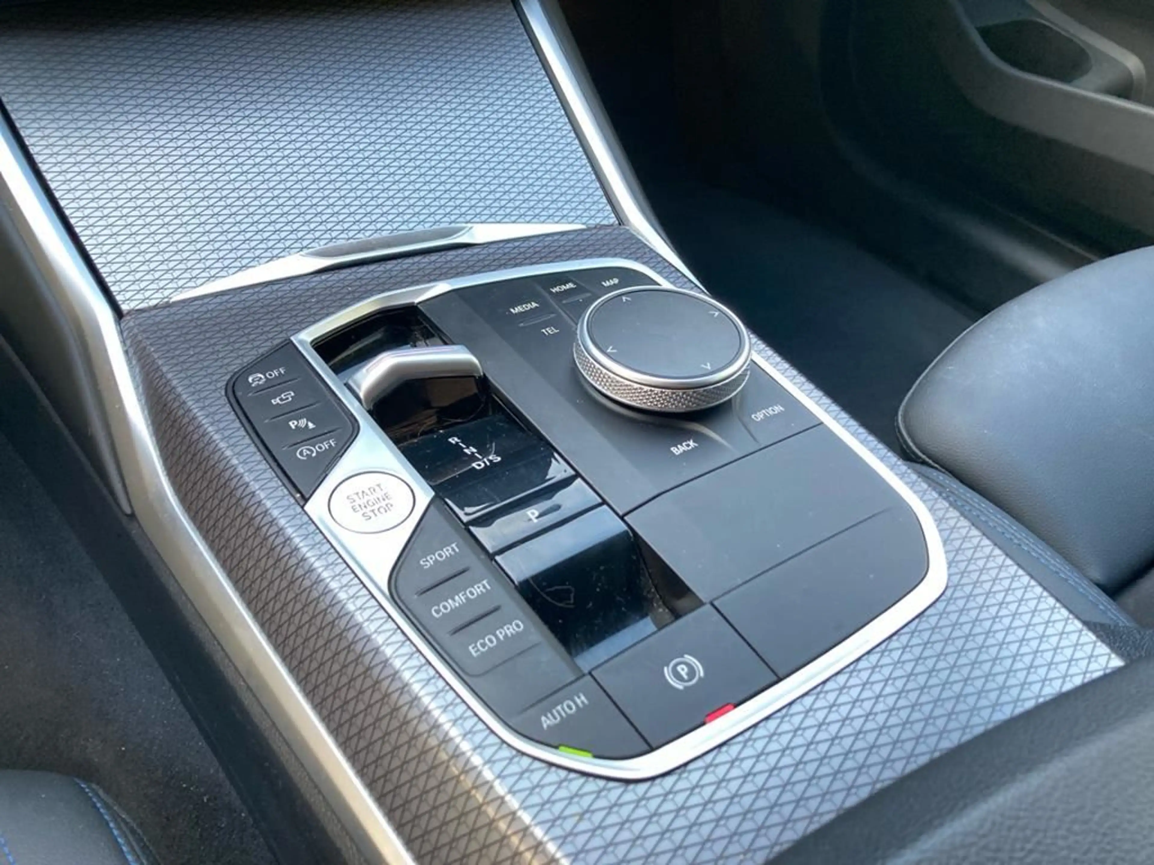 BMW 320 M Sport — photo 11