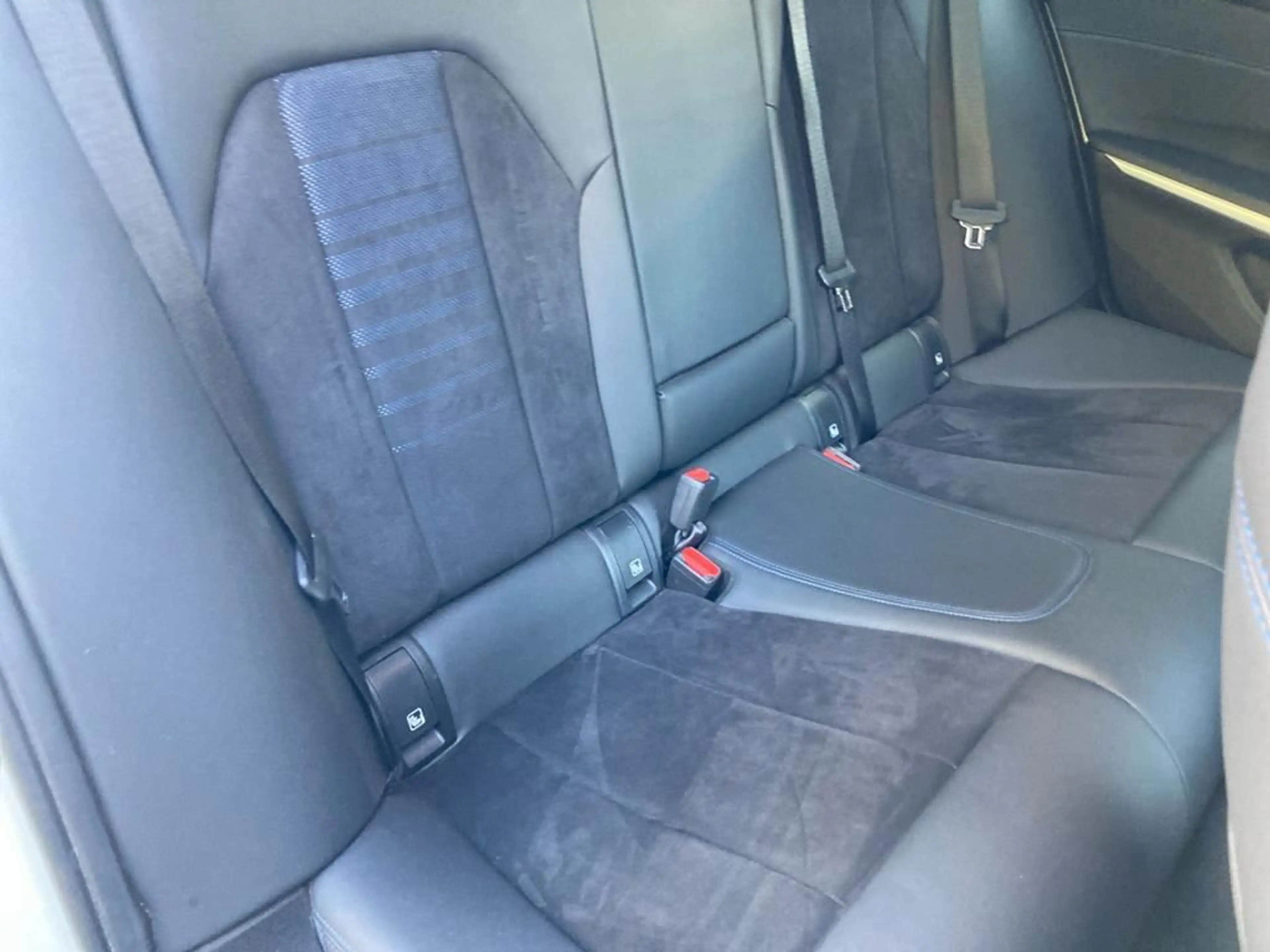 BMW 320 M Sport — photo 15