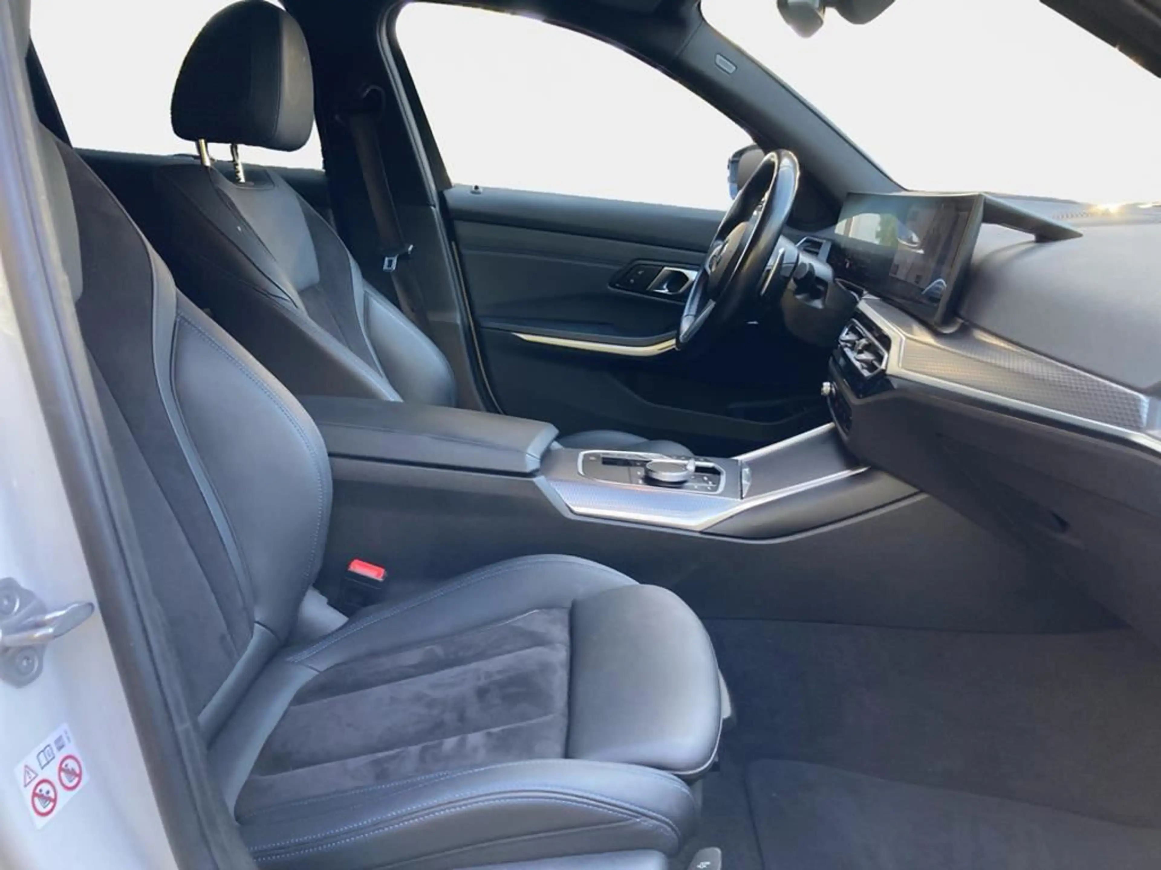 BMW 320 M Sport — photo 14