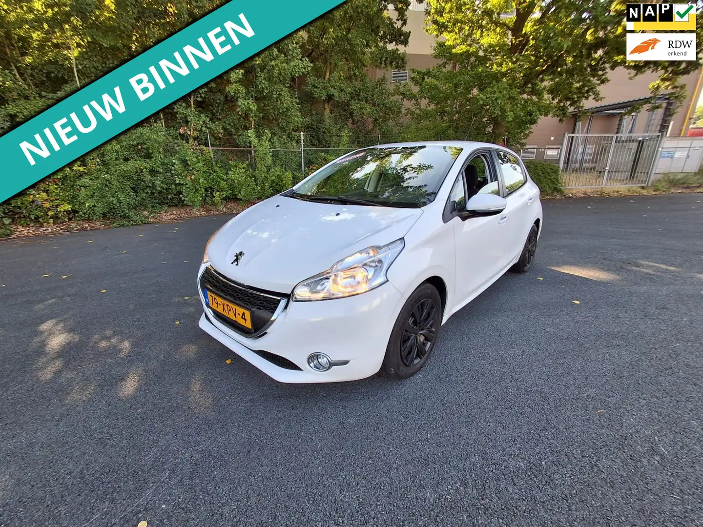 Peugeot 208 1.4 VTi Envy NETTE AUTO RIJDT EN SCHAKELT GOED Wit - 1