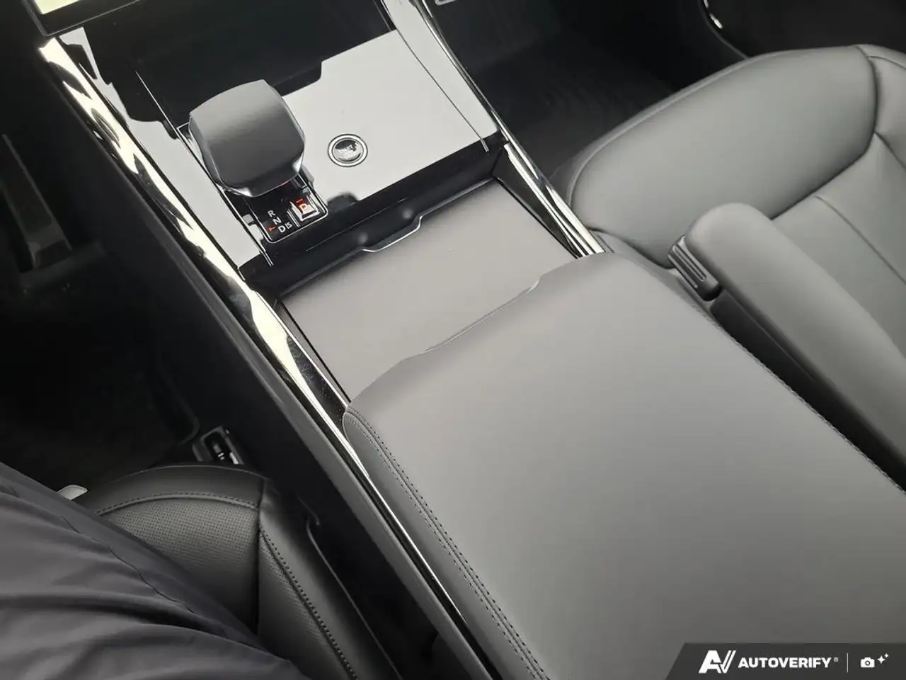 Land Rover Range Rover Sport снимка Land Rover Range Rover Sport