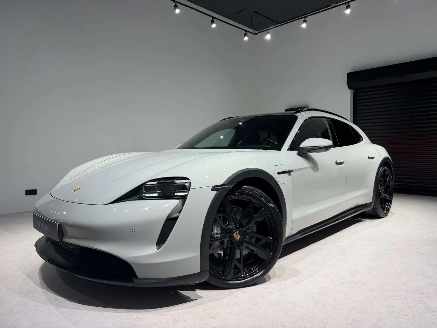 Porsche Taycan CROSS Turismo4 93.4 kWh/DUAL SCREEN/TOIT PANO/BOSE Gris - 1