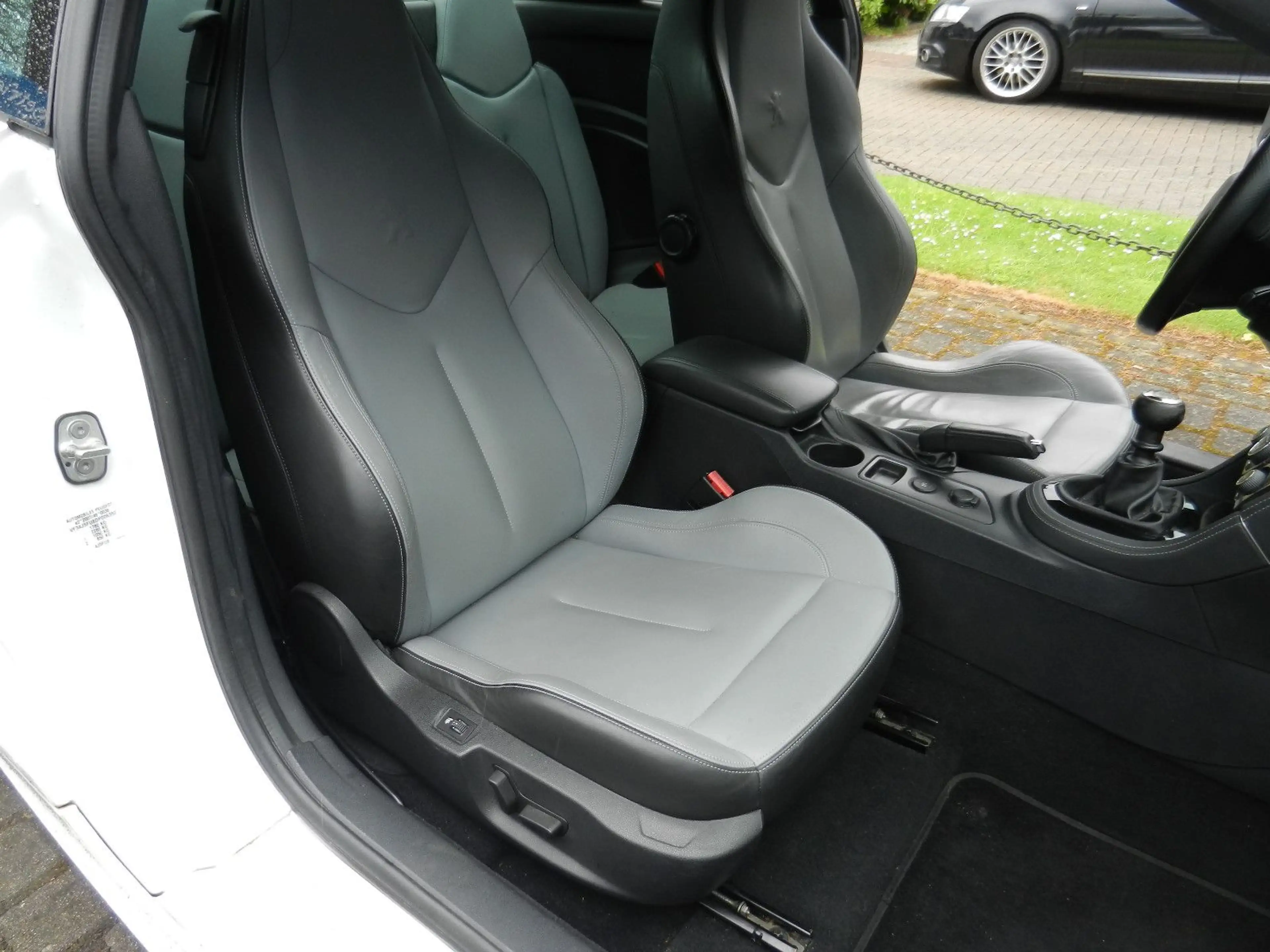 Peugeot RCZ 1.6 200 THP Klima Alu Leder PDC Nebel — photo 11