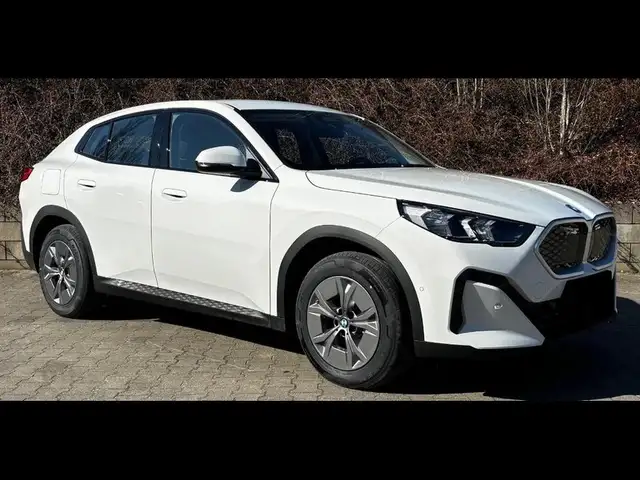 BMW iX2 xDrive30