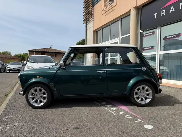 Mini Hatch view 8